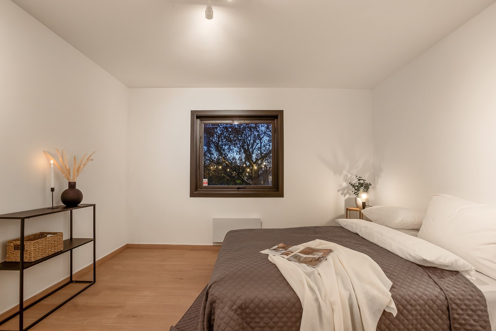 Soverom 4. Rommene varierer i størrelse, noe som gir mulighet for ulik bruk dersom man ikke har behov for fem soverom. Galleribilde