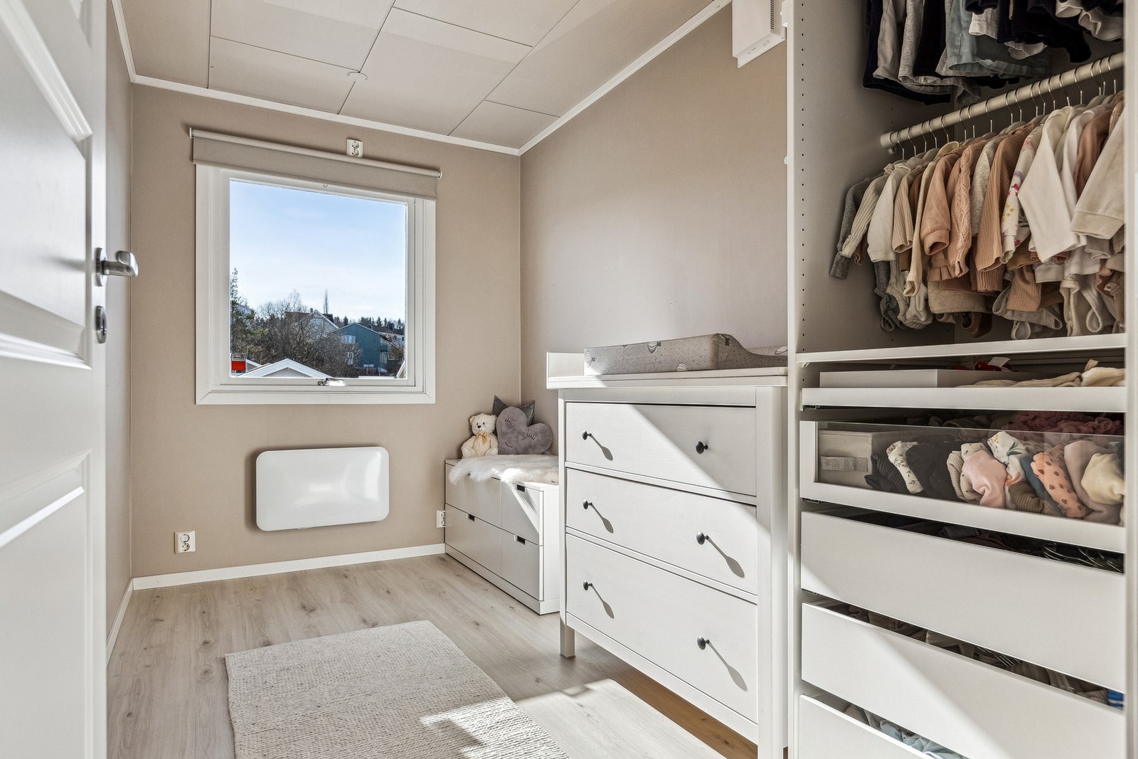 Soverom 2 i 1. etasje. Rommet er på 7,1 kvm. Galleribilde