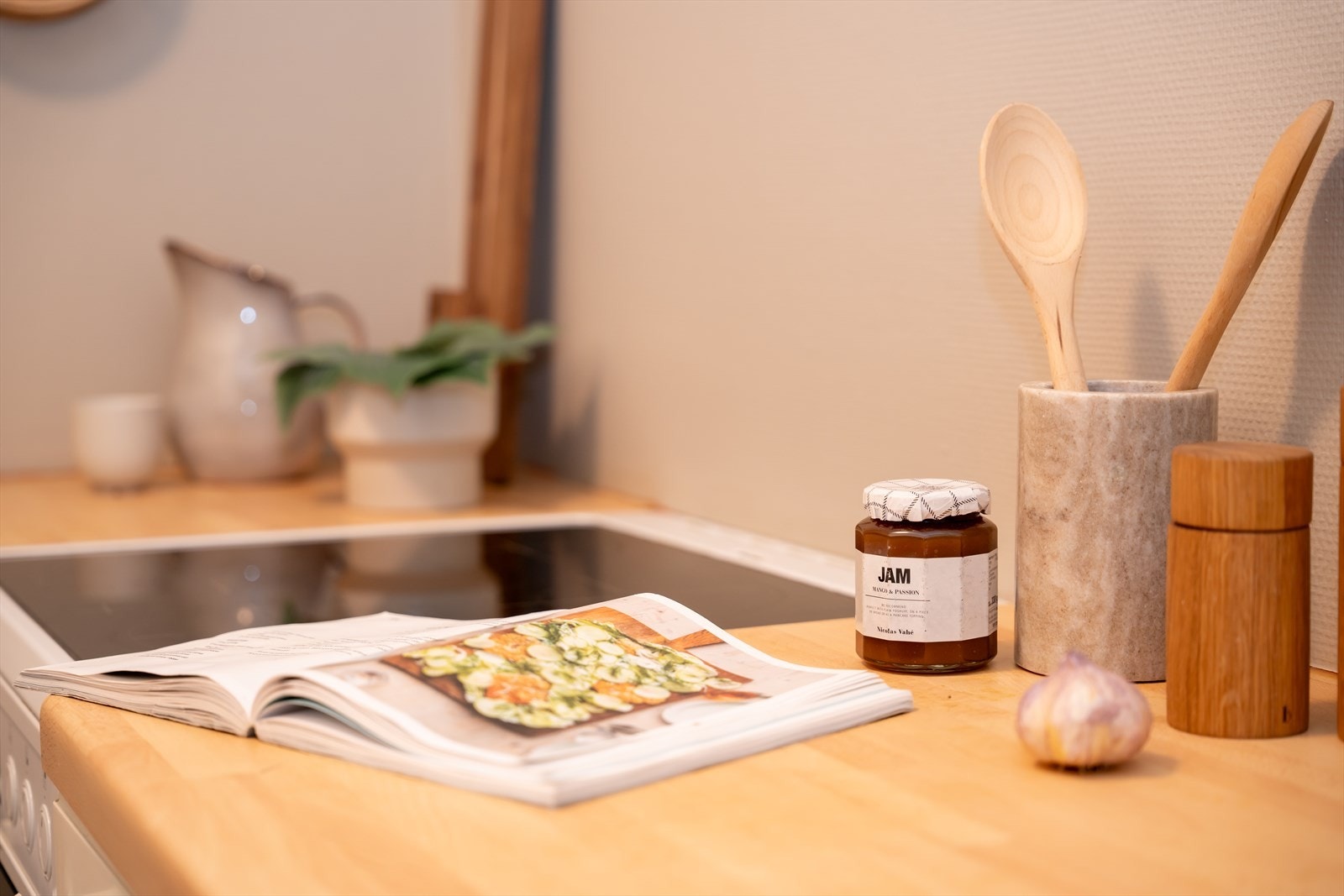 - Godt med skap- og benkeplass til glede for kokken - Galleribilde