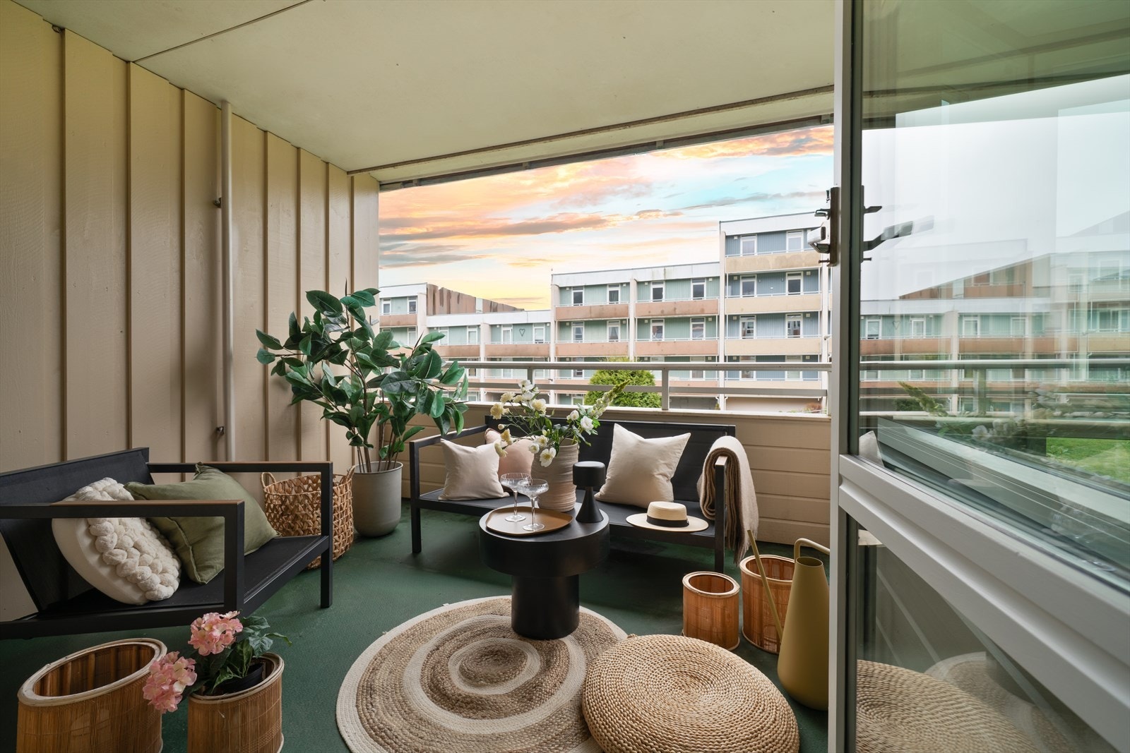 - Vestvendt balkong på 8,1m² med utgang fra stue - Galleribilde