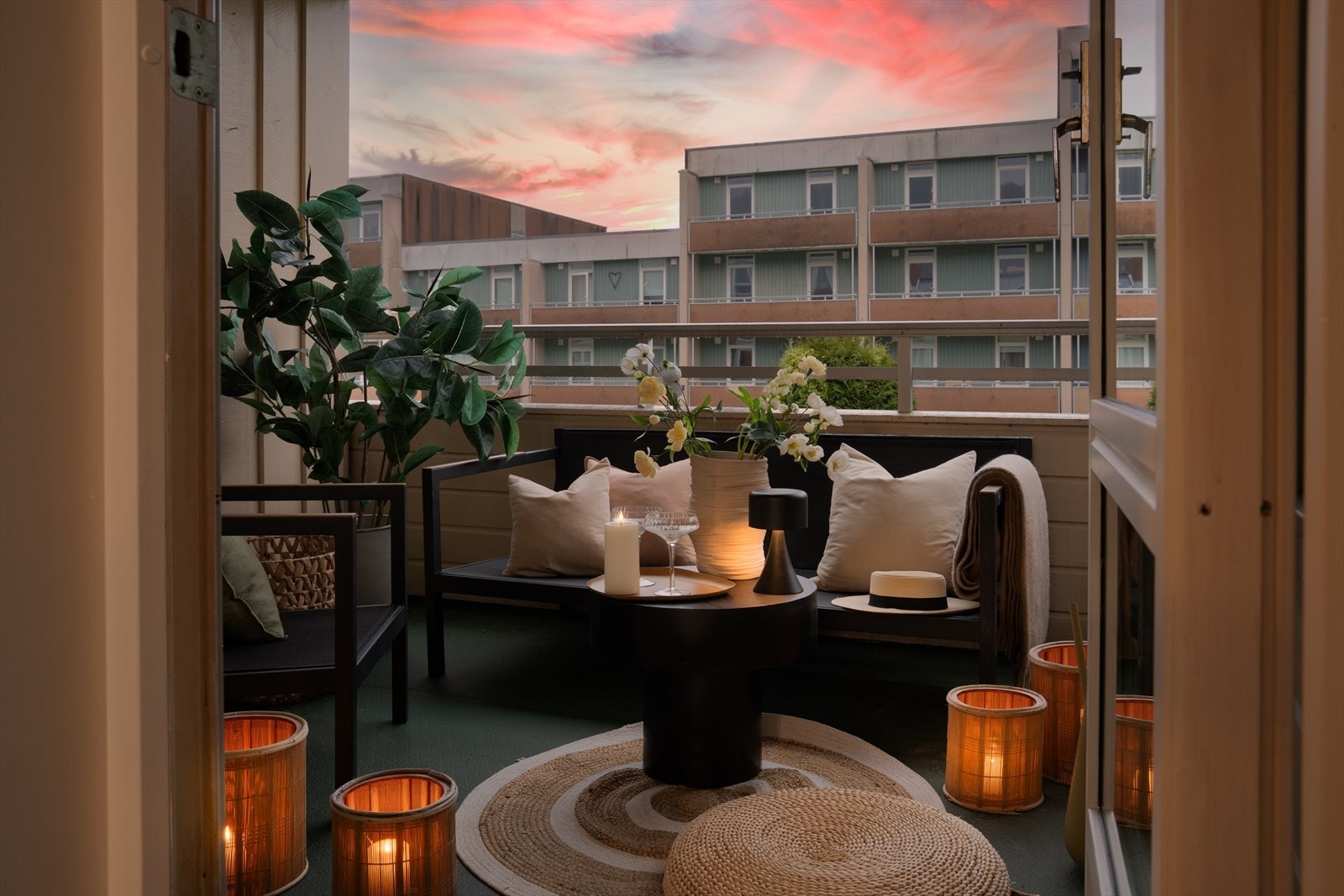 - Leiligheten er gjennomgående med balkong både på stuesiden og soveromssiden - Galleribilde