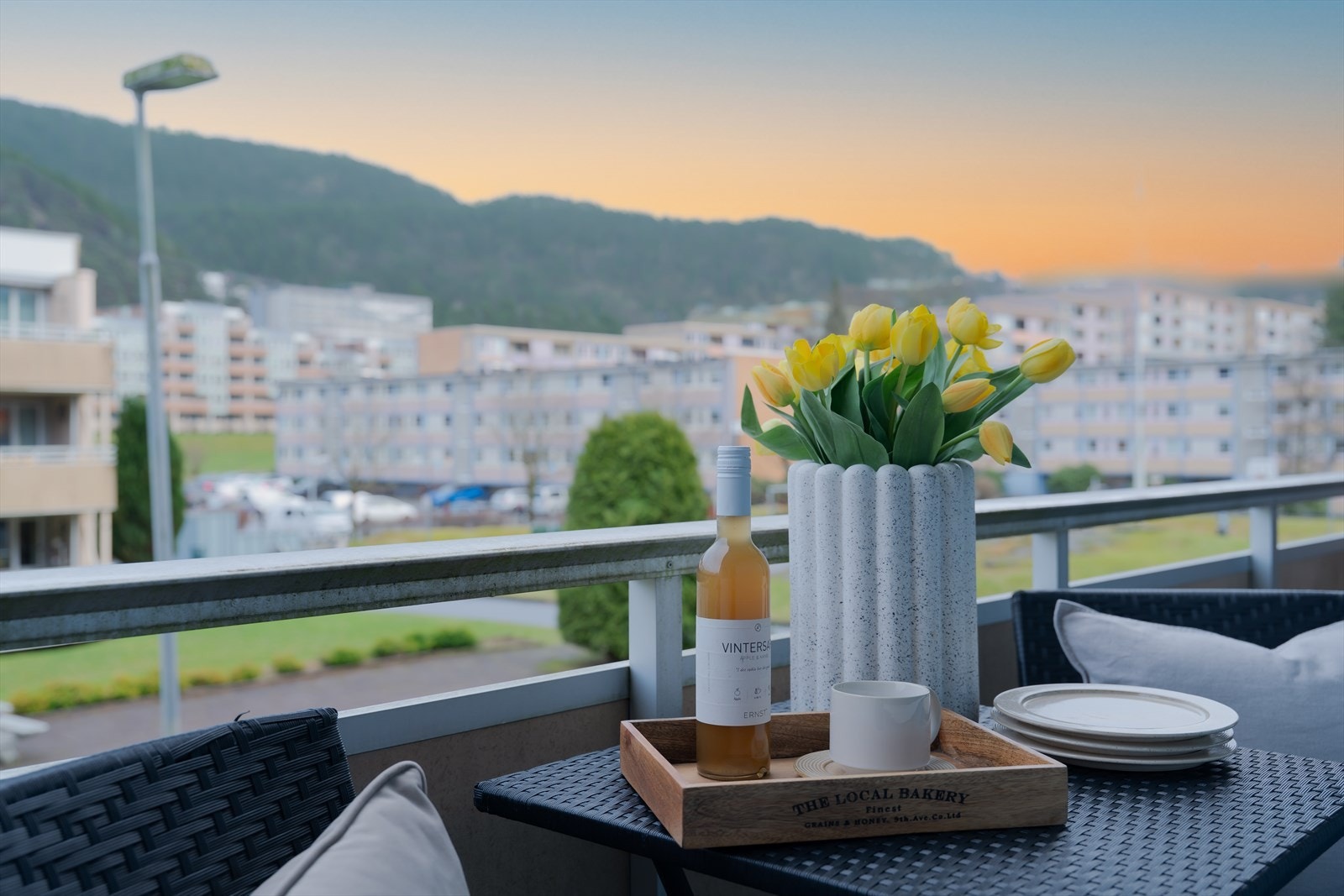 - Balkongen er østvendt, og er perfekt for å nyte morgensolen med en kaffekopp - Galleribilde