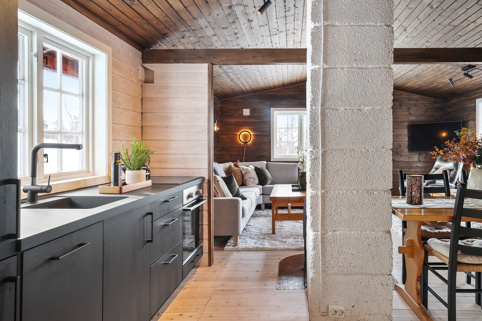 Kjøkkeninnredning fra HTH som er fra 2023 Galleribilde