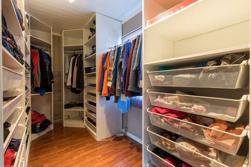 Walk-in-garderobe i 1.etg til hoveddel(tidligere soverom) Galleribilde