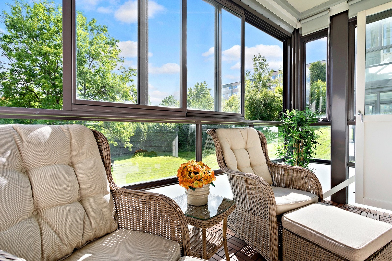 En praktisk og komfortabel innglasset balkong på 6kvm. Galleribilde