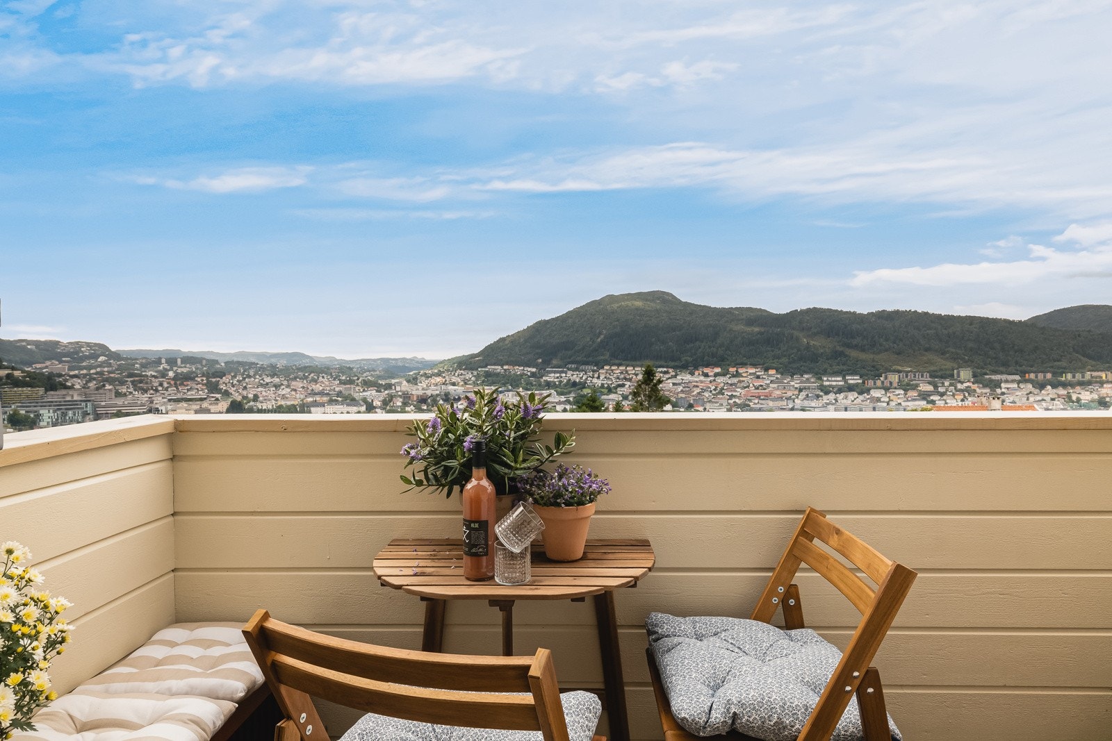 Det er misunnelsesverdig utsikt over Bergensdalen og herlige solforhold. Galleribilde