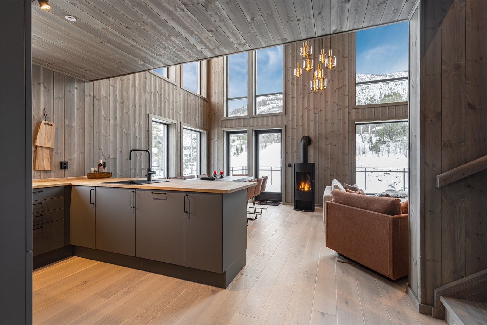 Toppleiligheten er av nyere tid og har en gjennomgående høy standard med god fjellfølelse! Galleribilde