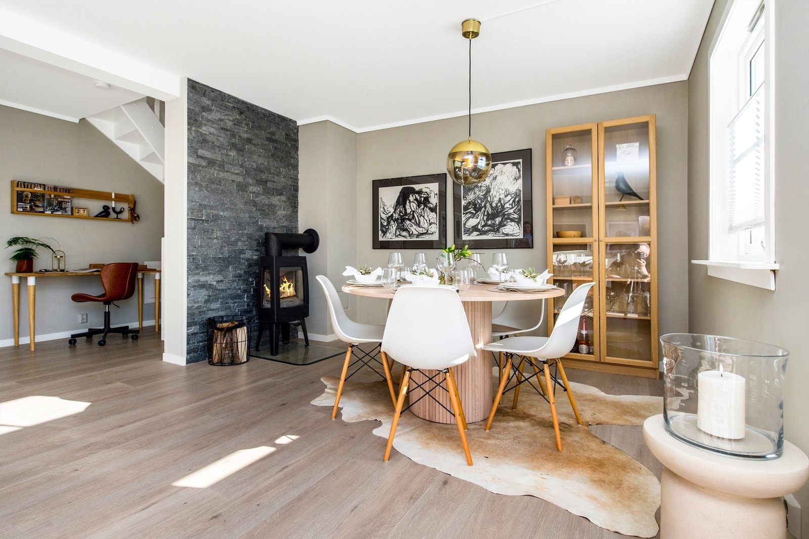 Spisestue med peis Galleribilde