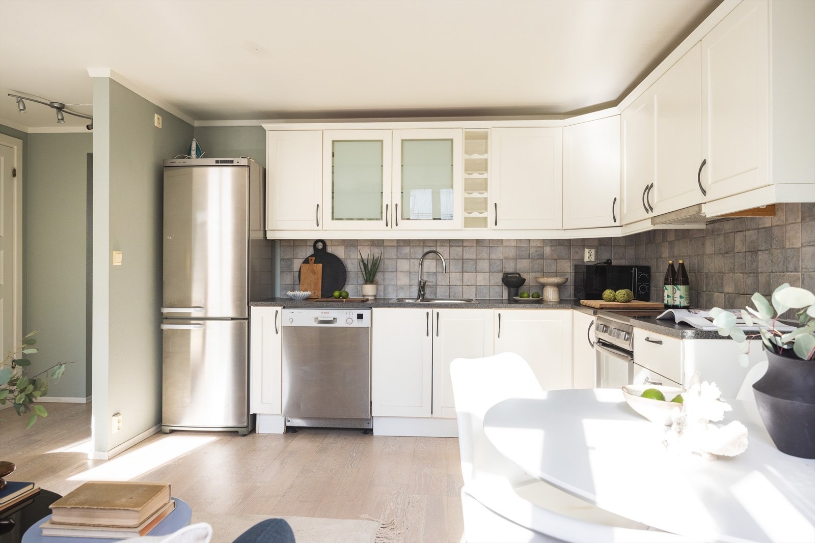 - Godt med benk- og skapplass - Galleribilde