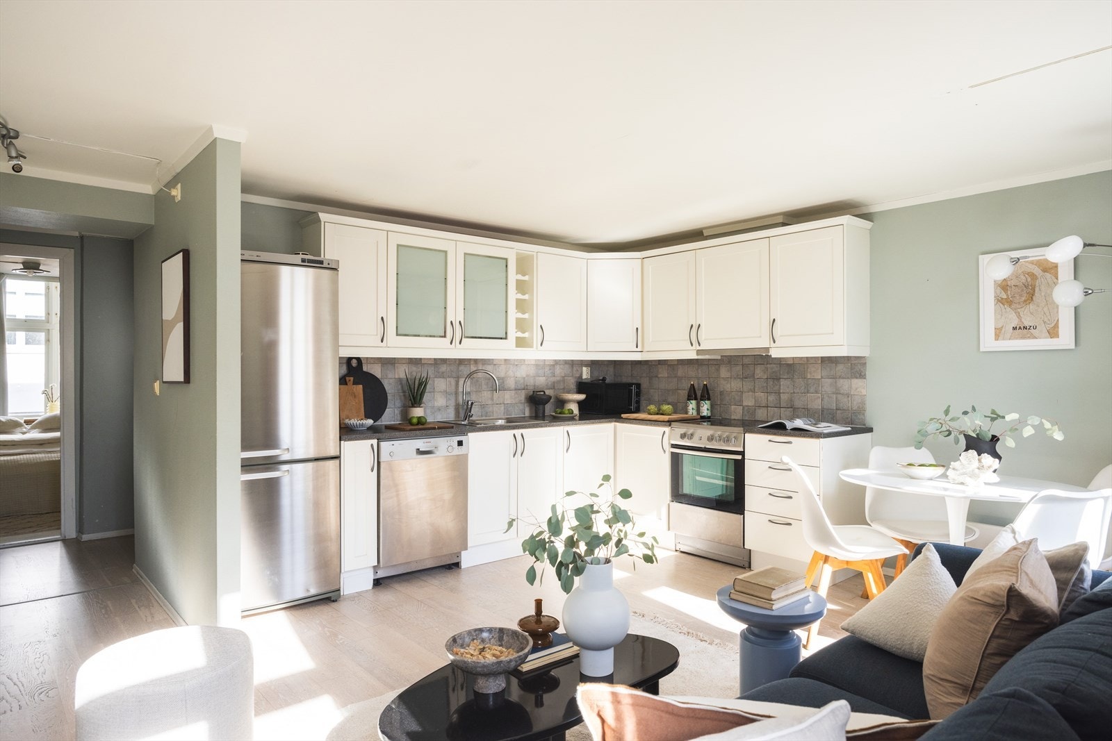 - Kjøkken med åpen løsning mot stuen - Galleribilde