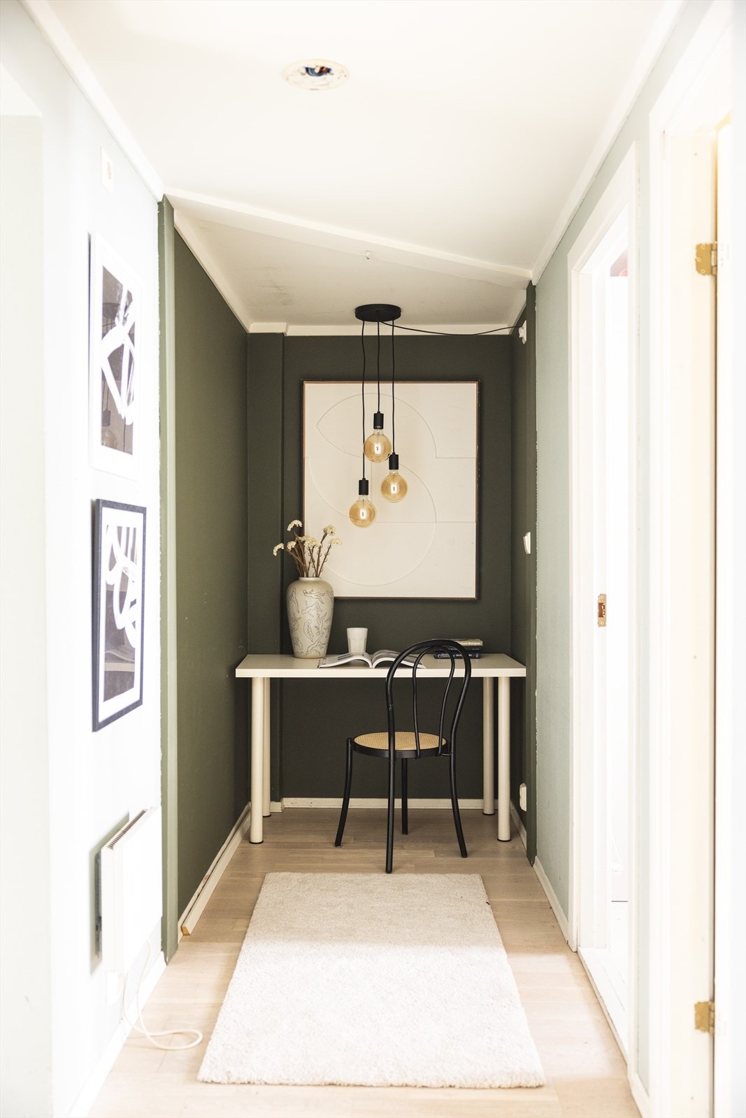 - Det er også en liten nisje hvor det i dag er plassert en skrivepult, perfekt for hjemmekontor! - Galleribilde