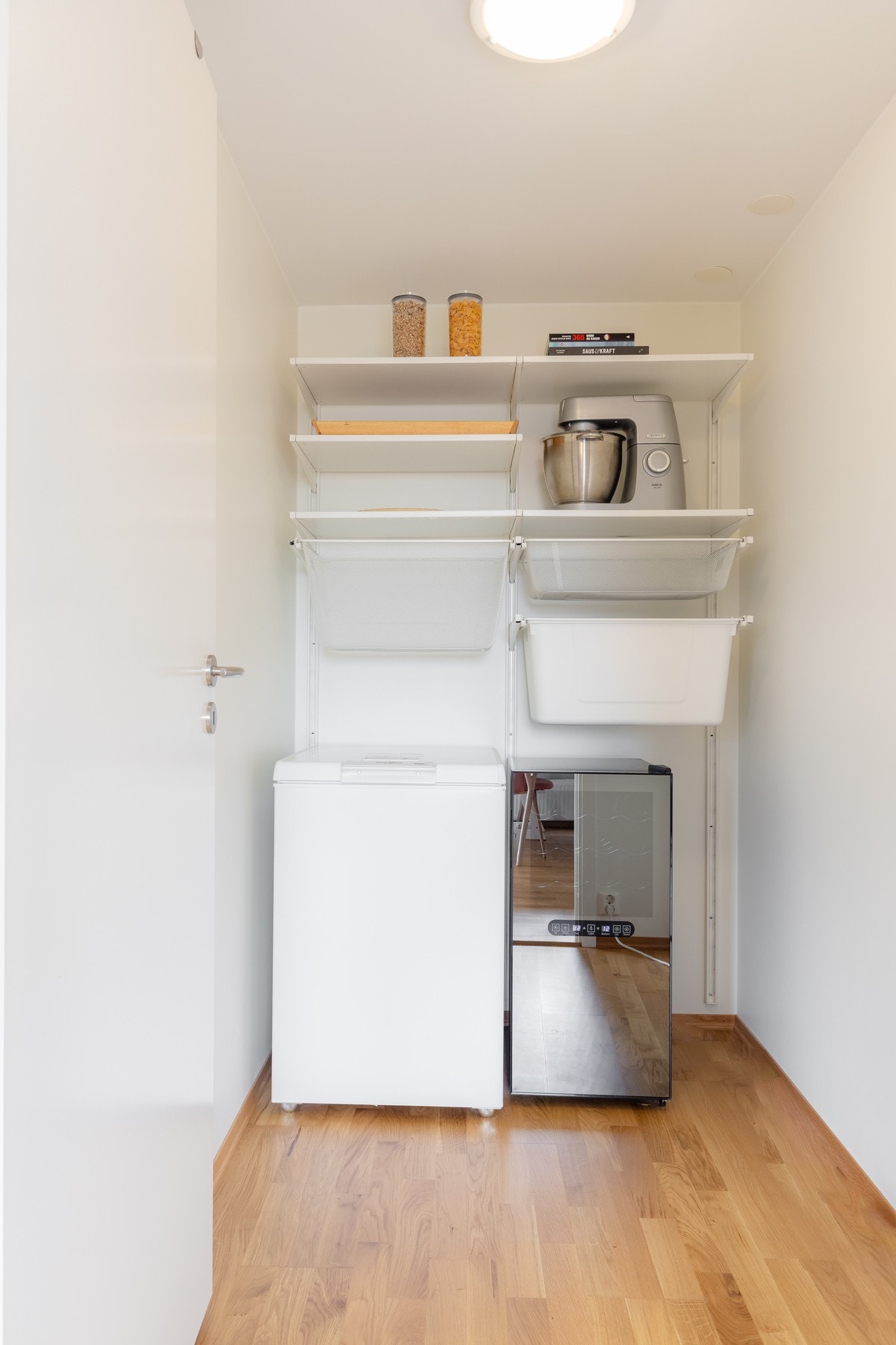 I tilknytning til stuen ligger det en praktisk innvendig bod. Galleribilde