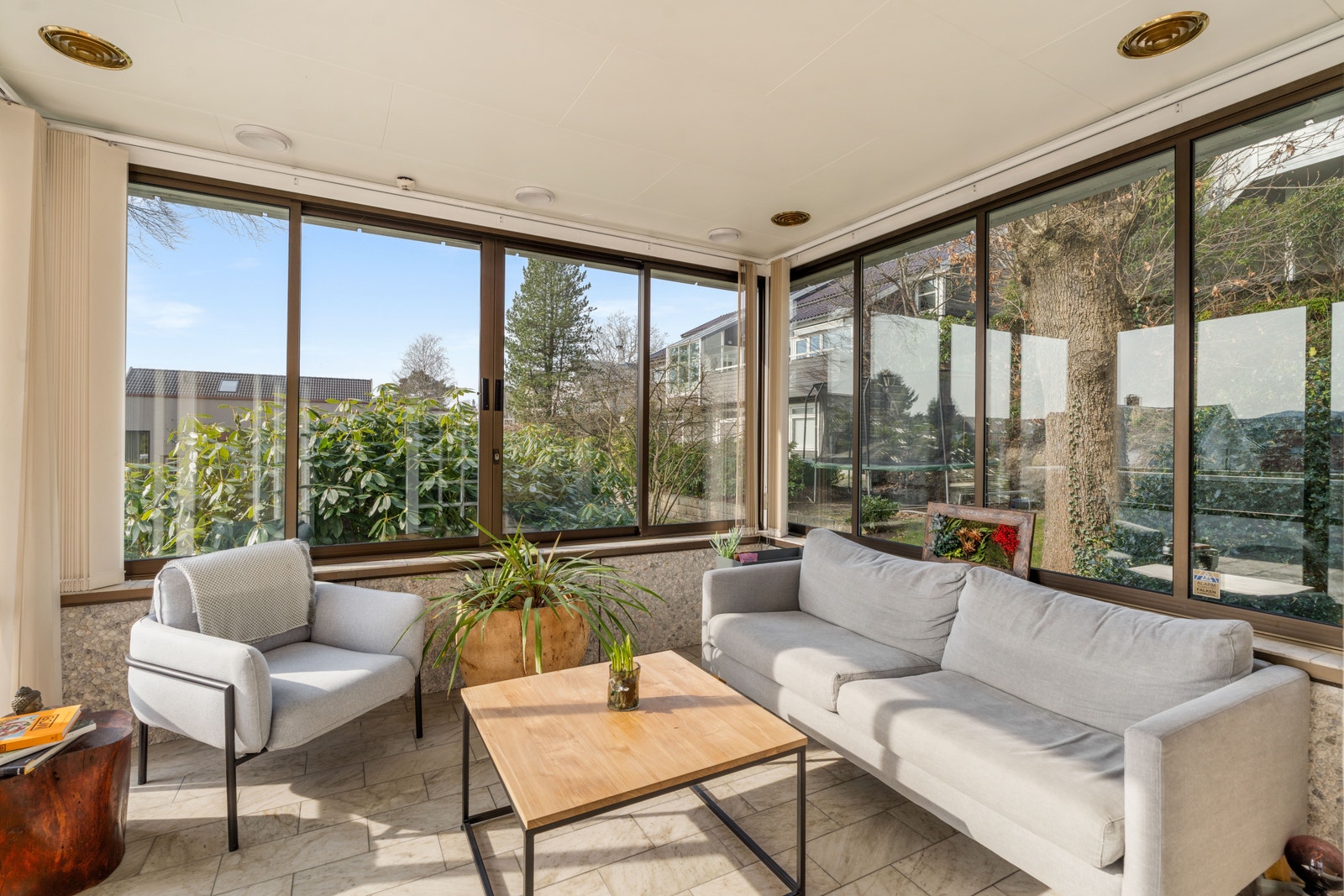 Hagestue med utgang til terrasse Galleribilde