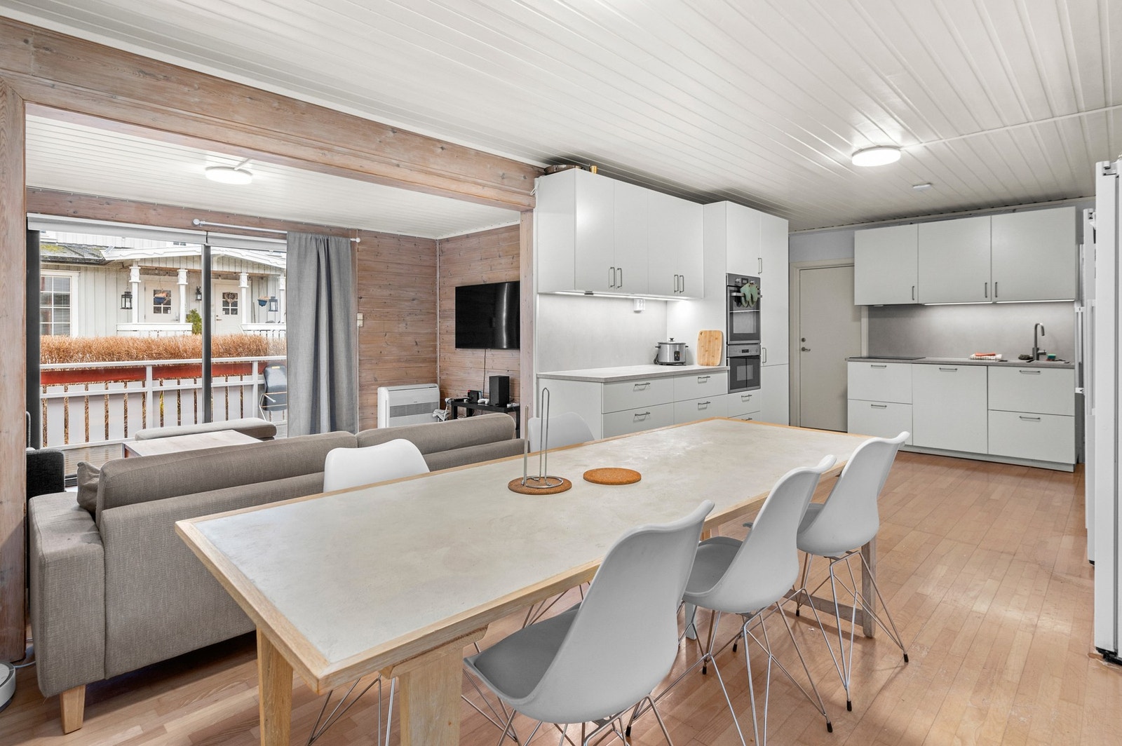 Kjøkken/spisestue på totalt 27,5m2. Galleribilde