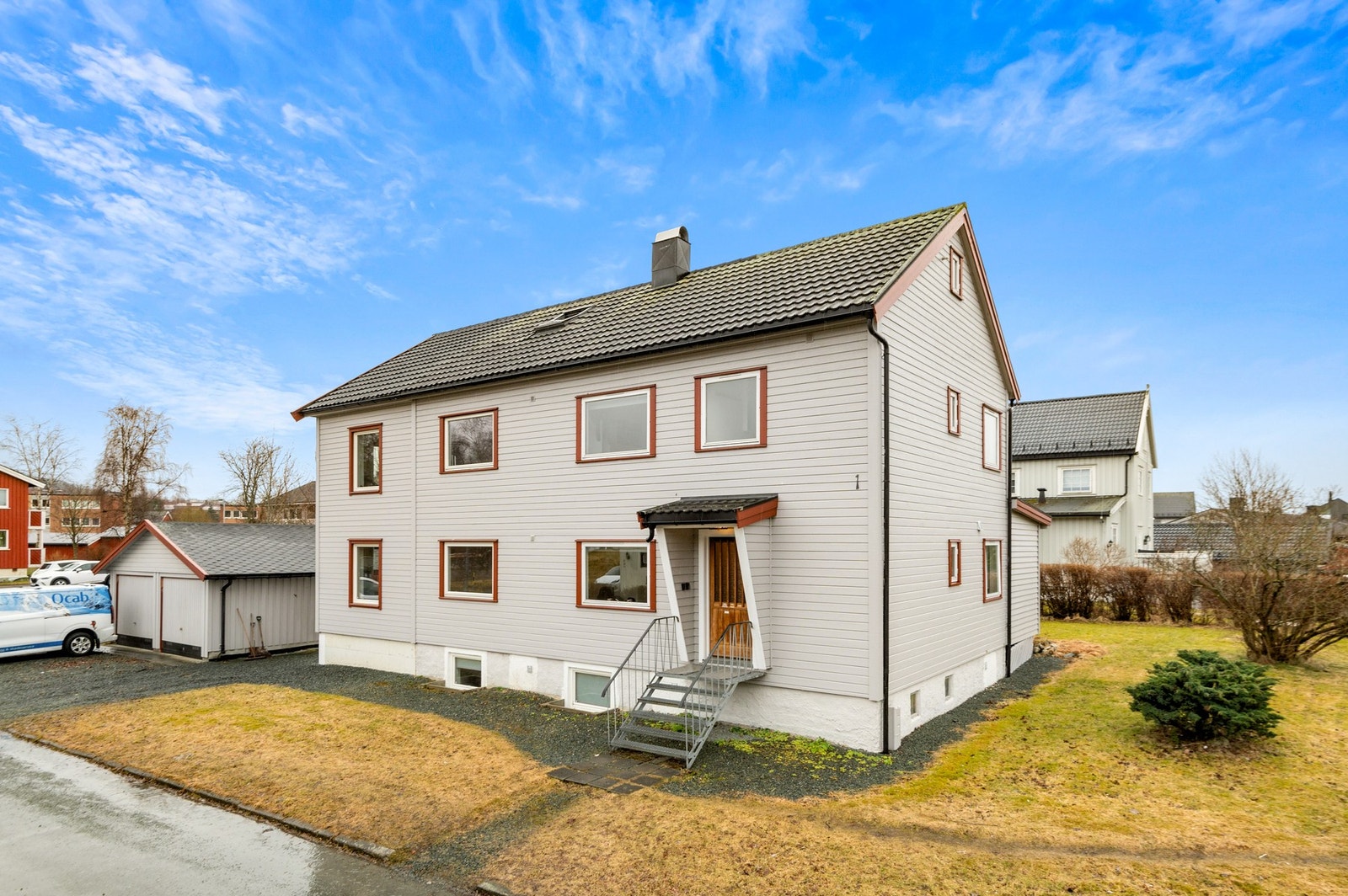 Urds veg 1 - en velholdt, hel tomannsbolig med god beliggenhet på Nardo, p.t. utleid for ca kr 1.040.000,- pr. år inkl. strøm. Galleribilde