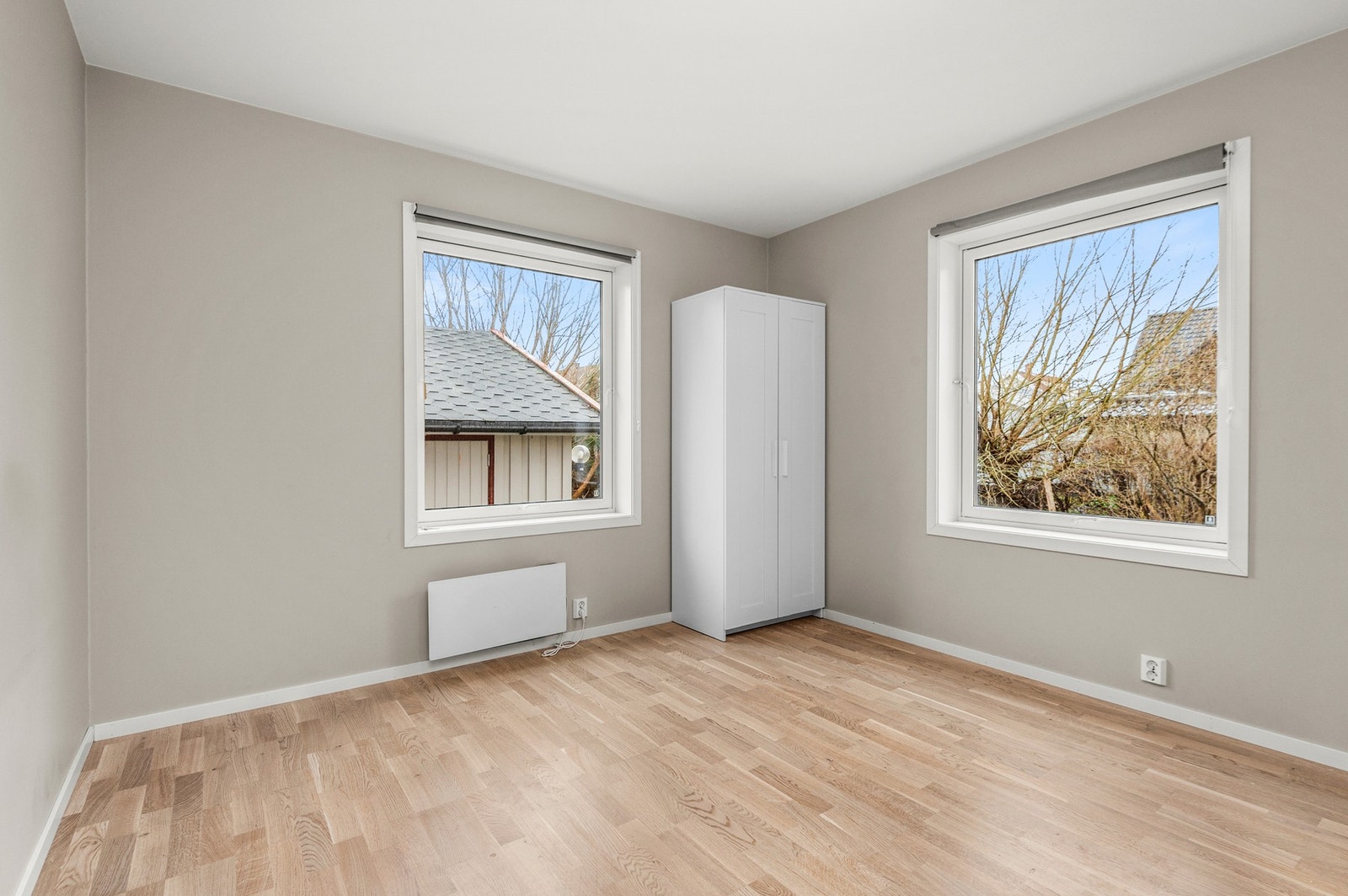 Eksempel på soverom i 1 etasje. Det er totalt 15 soverom i huset. Galleribilde