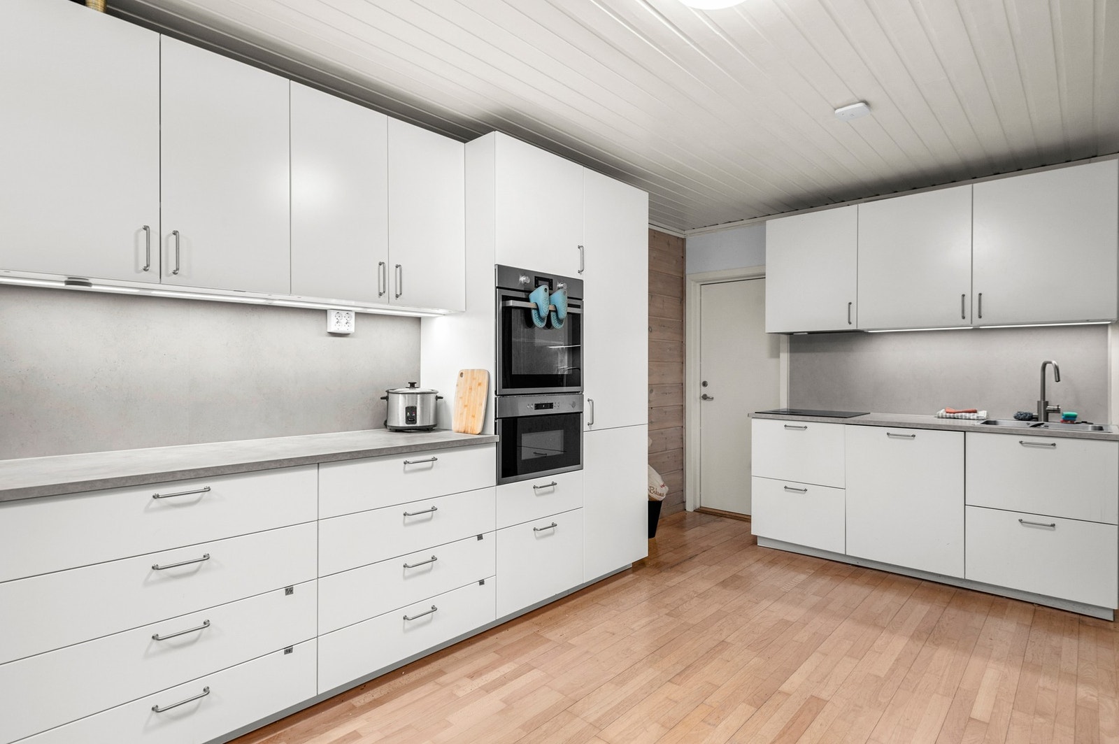 Kjøkken 1 etasje fra 2021. Galleribilde