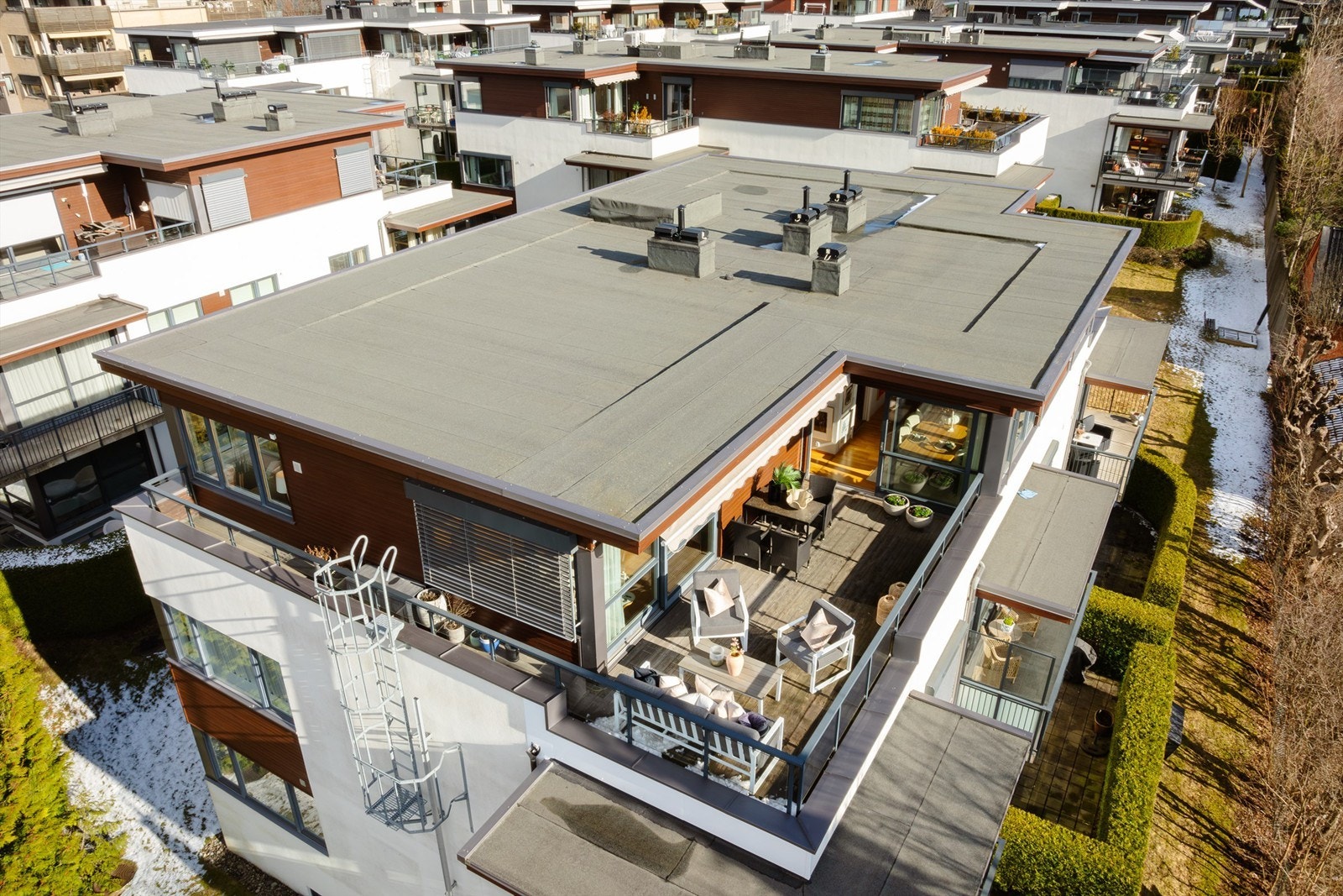 To nydelige terrasser med flotte solforhold. Galleribilde
