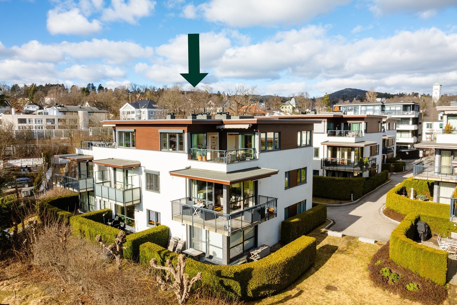 Velkommen til en unik toppleilighet i Holmenveien 16 D! Stor, elegant toppleilighet over hel etasje. Galleribilde