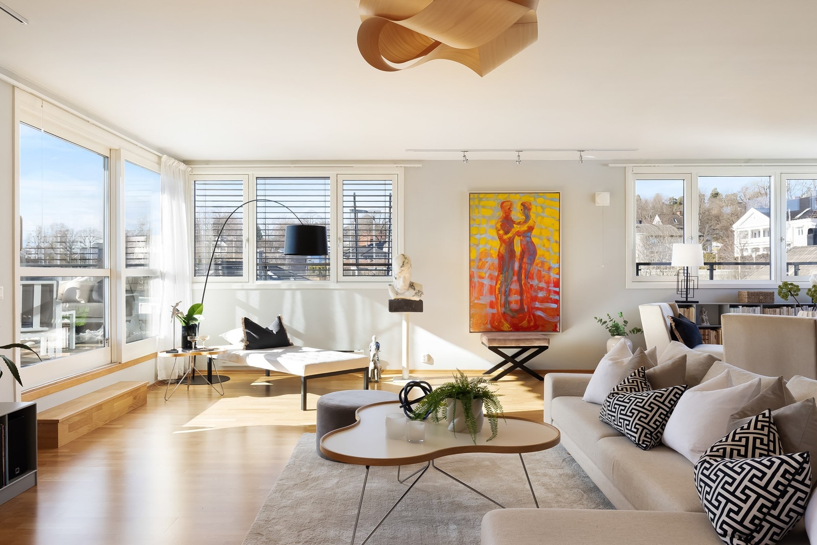 Moderne leilighetsbygg fra 2010. Leiligheten har kun hatt én eier siden byggeår. Galleribilde