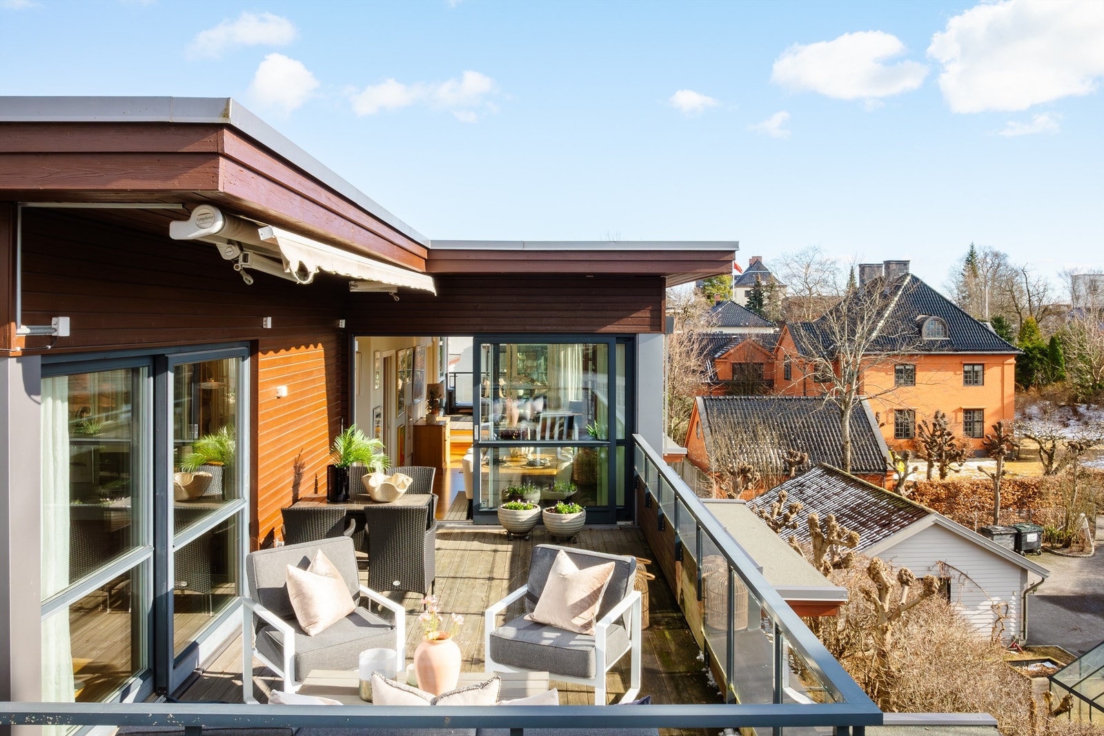 Her er det god plass til utemøbler og grill. Galleribilde