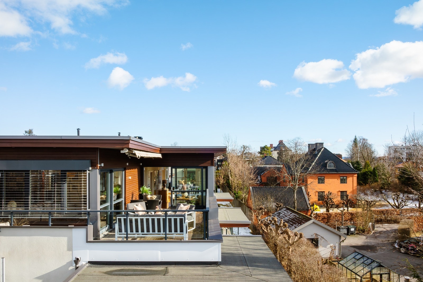 Terrassene har flotte solforhold både morgen, formiddag, ettermiddag og kveld. Galleribilde