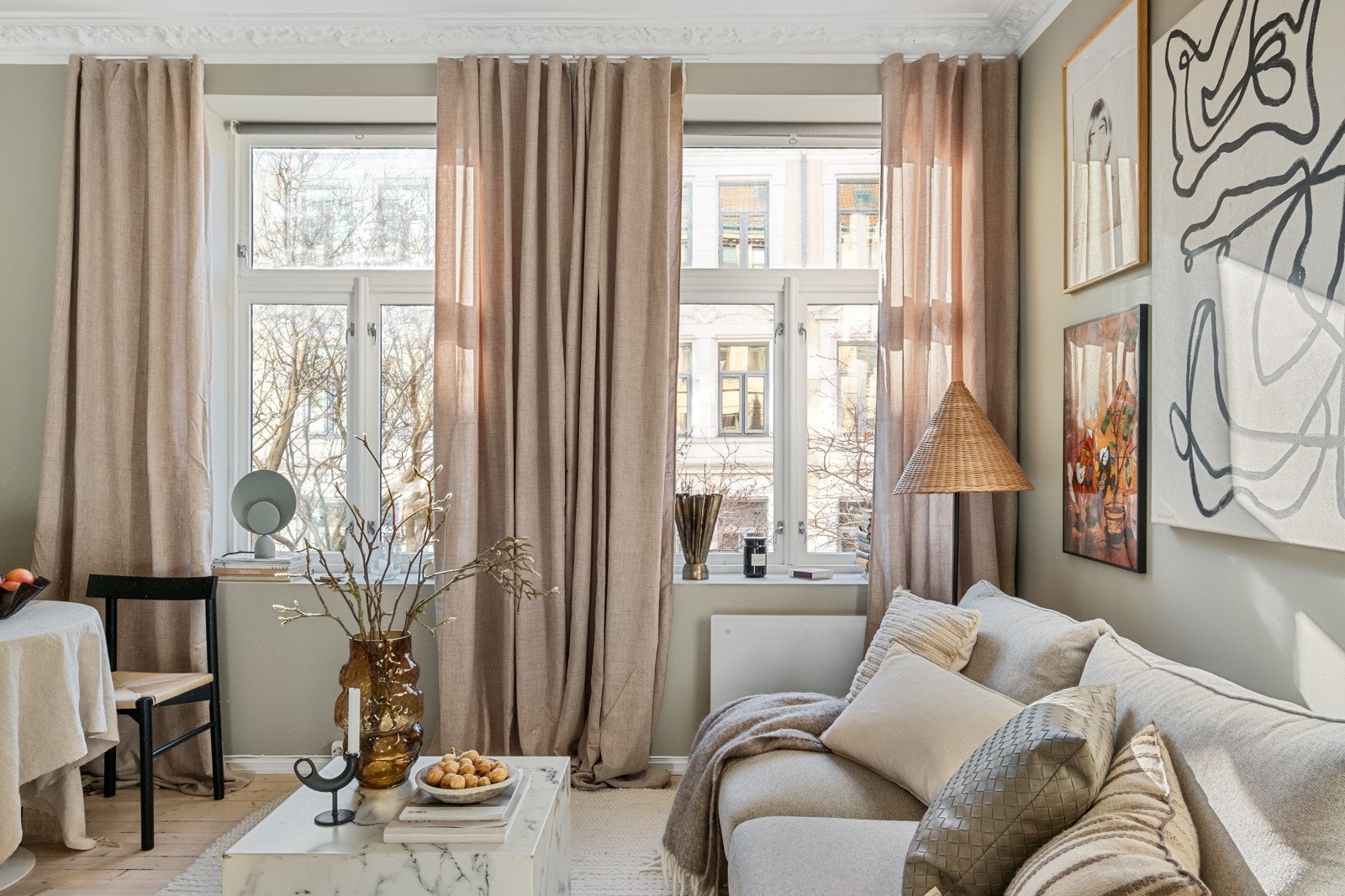 Stuen kan innredes med ulike soner for både egentid og sosialt samvær. Galleribilde