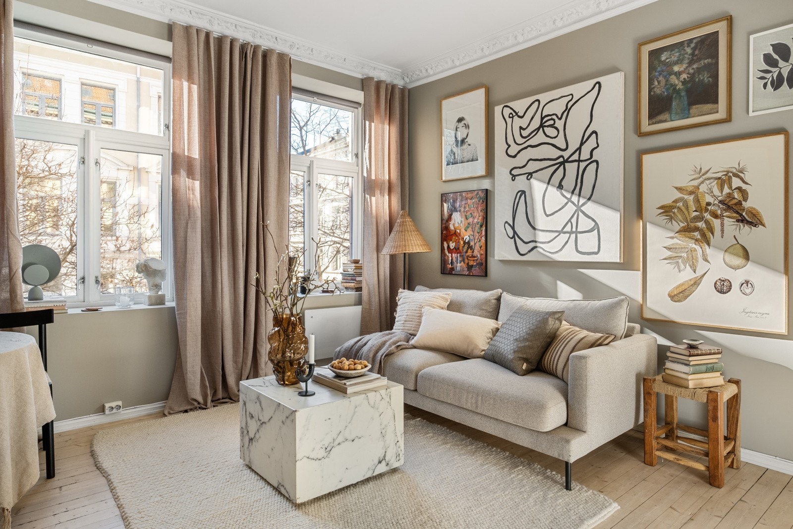 Den åpne løsningen gjør at kjøkkenet også fungerer som en sosial sone. Galleribilde