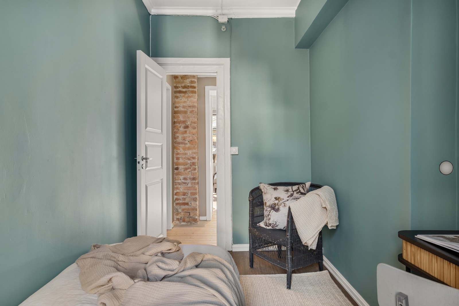 Lune farger gjør det enkelt å falle til rom om kvelden. Galleribilde