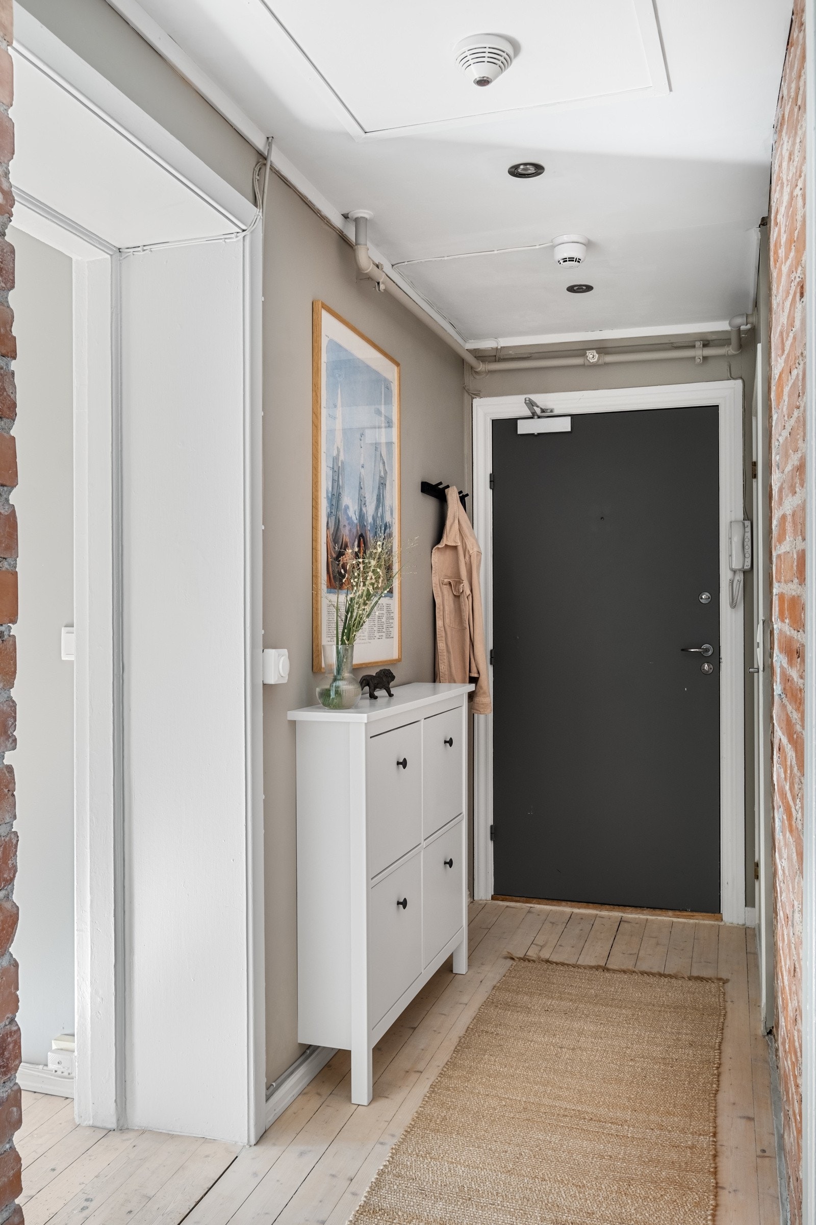 Inngangspartiet er et hyggelig første møte med boligen. Galleribilde