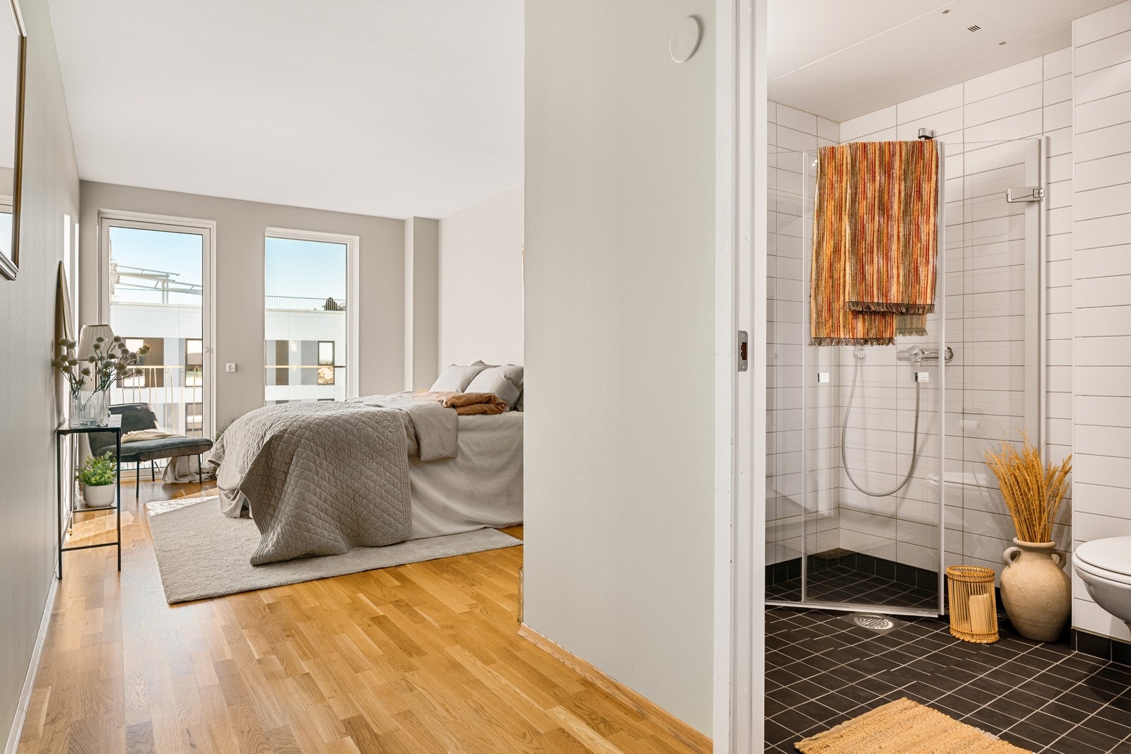 I tillegg har dette soverommet et eget baderom målt til 2,9 kvm. Galleribilde