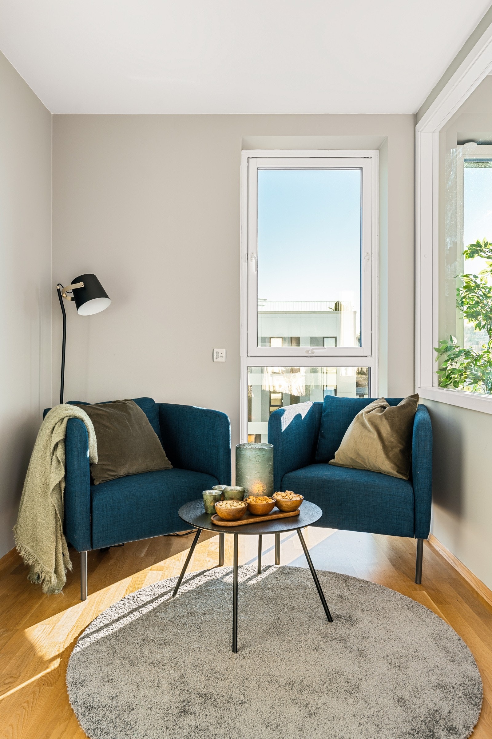 Kontor/soverommet er målt til 8,4 kvm og kan benyttes som en utvidelse av stuen som for eksempel med en koselig lese- eller TV-krok. Galleribilde