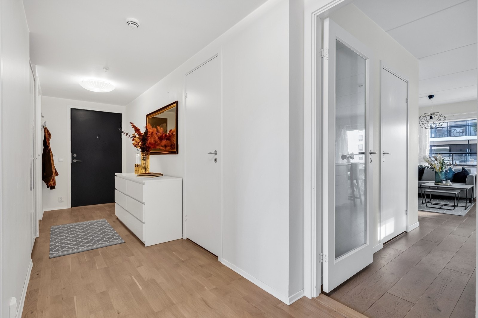 Stor og romslig gang Galleribilde