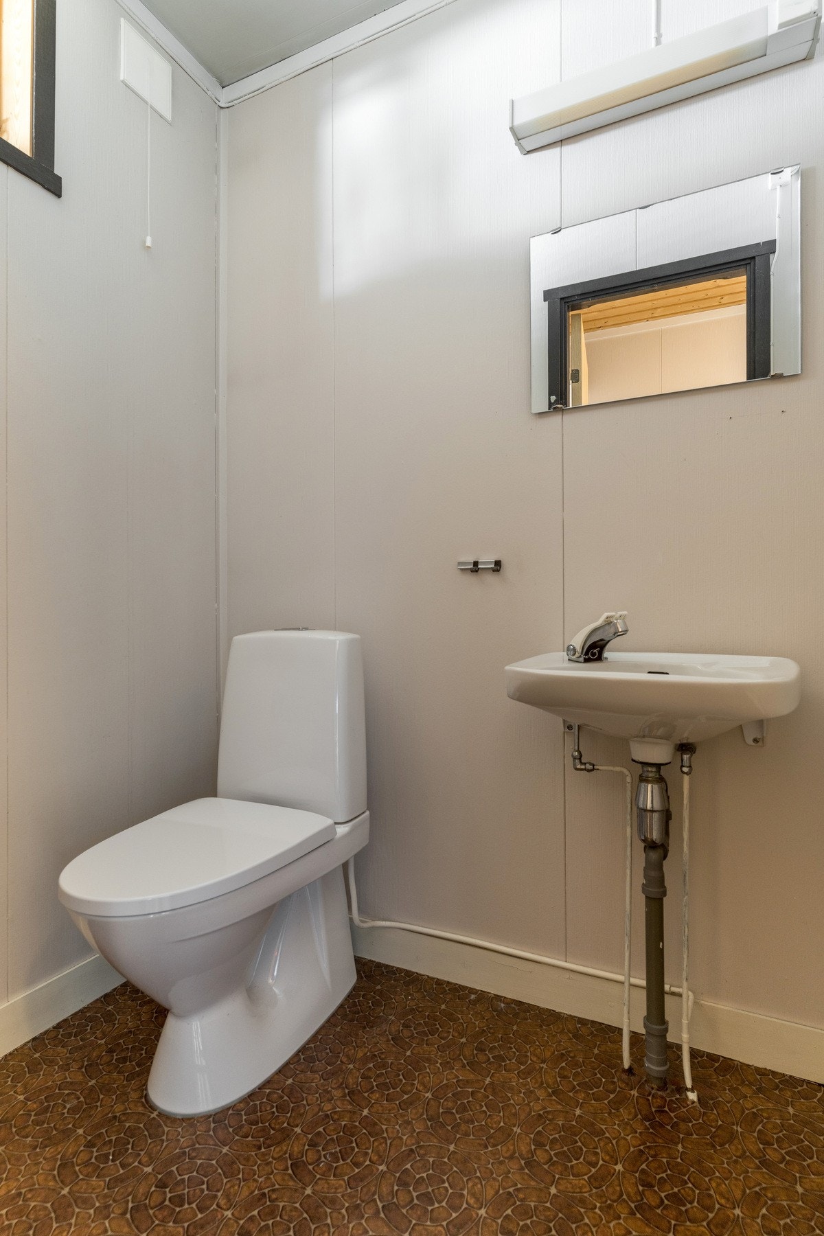 Toalettrom. Galleribilde