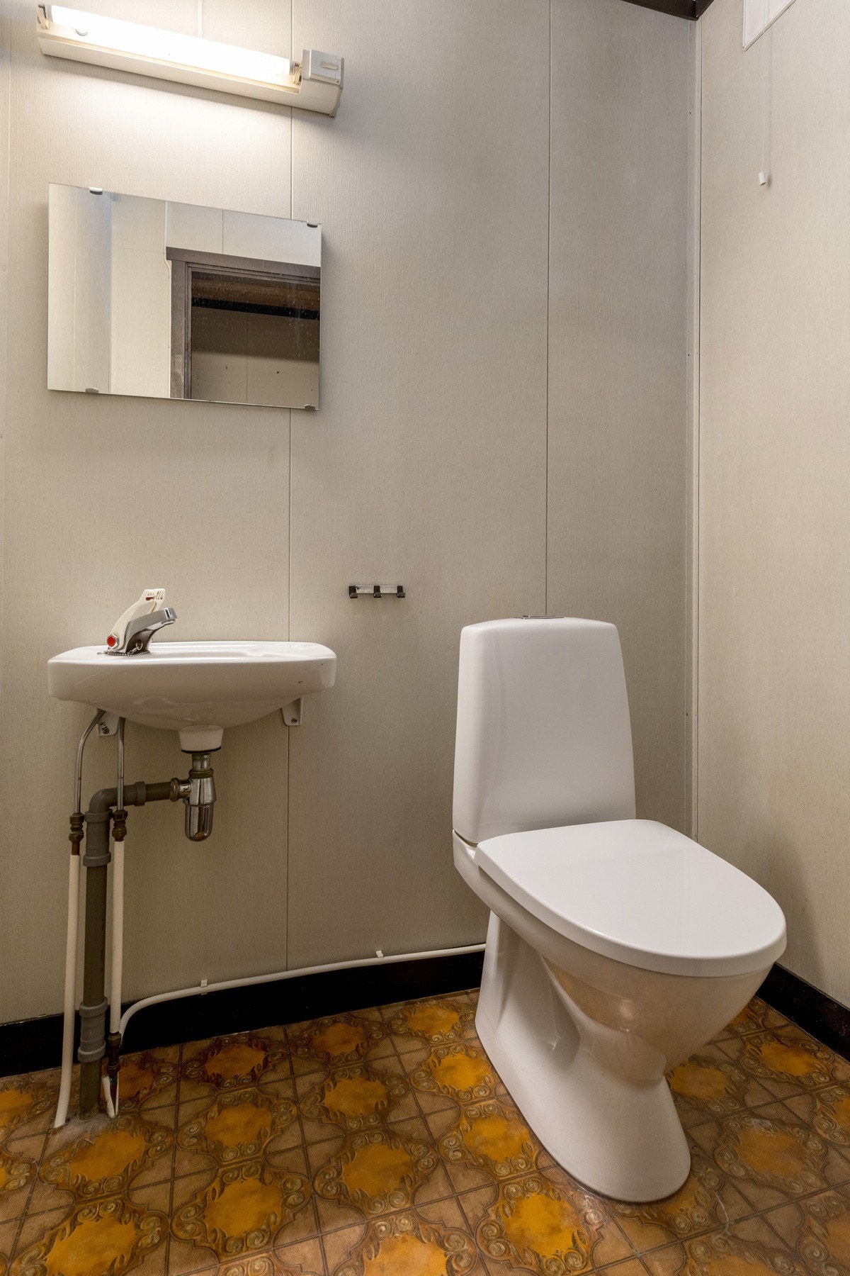 Toalettrom. Galleribilde