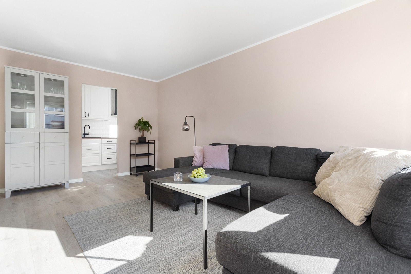 Alle overflater samt kjøkken er oppgradert i 2020. Galleribilde