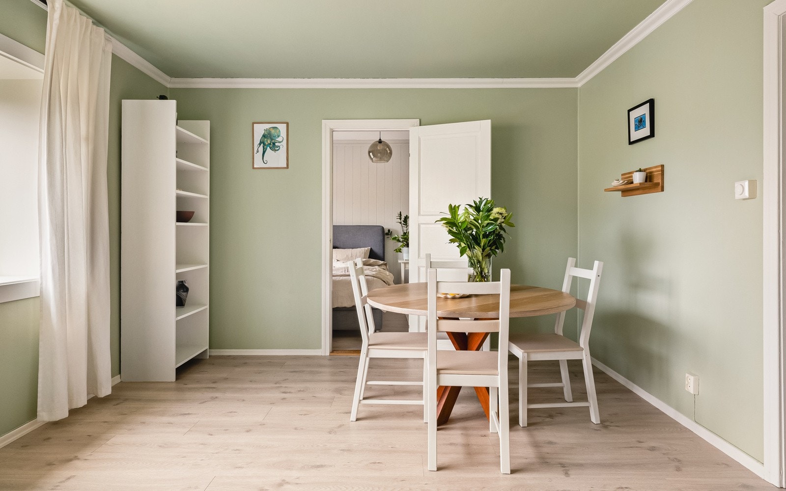 - Leiligheten har to romslige soverom på henholdsvis 9,8 og 9,9 kvm - Galleribilde