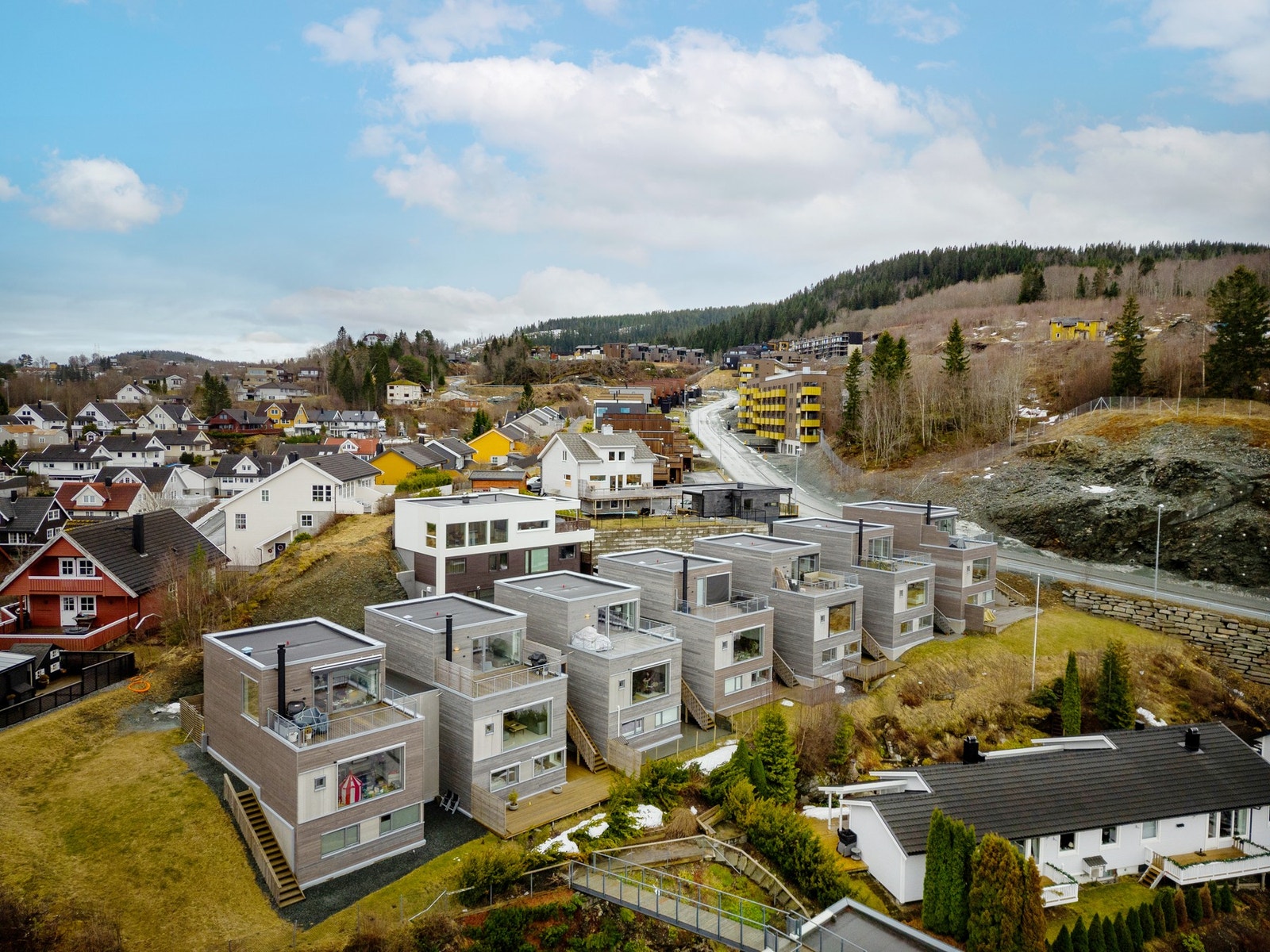 Eiendommen ligger flott til, i et attraktivt boområde. Galleribilde