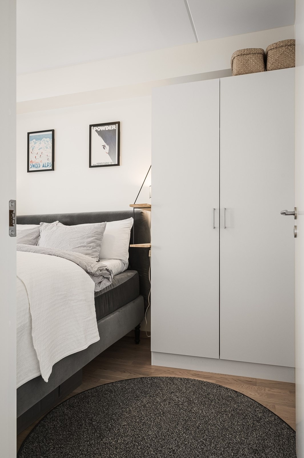 Det er to adkomster inn til soverommet. Galleribilde