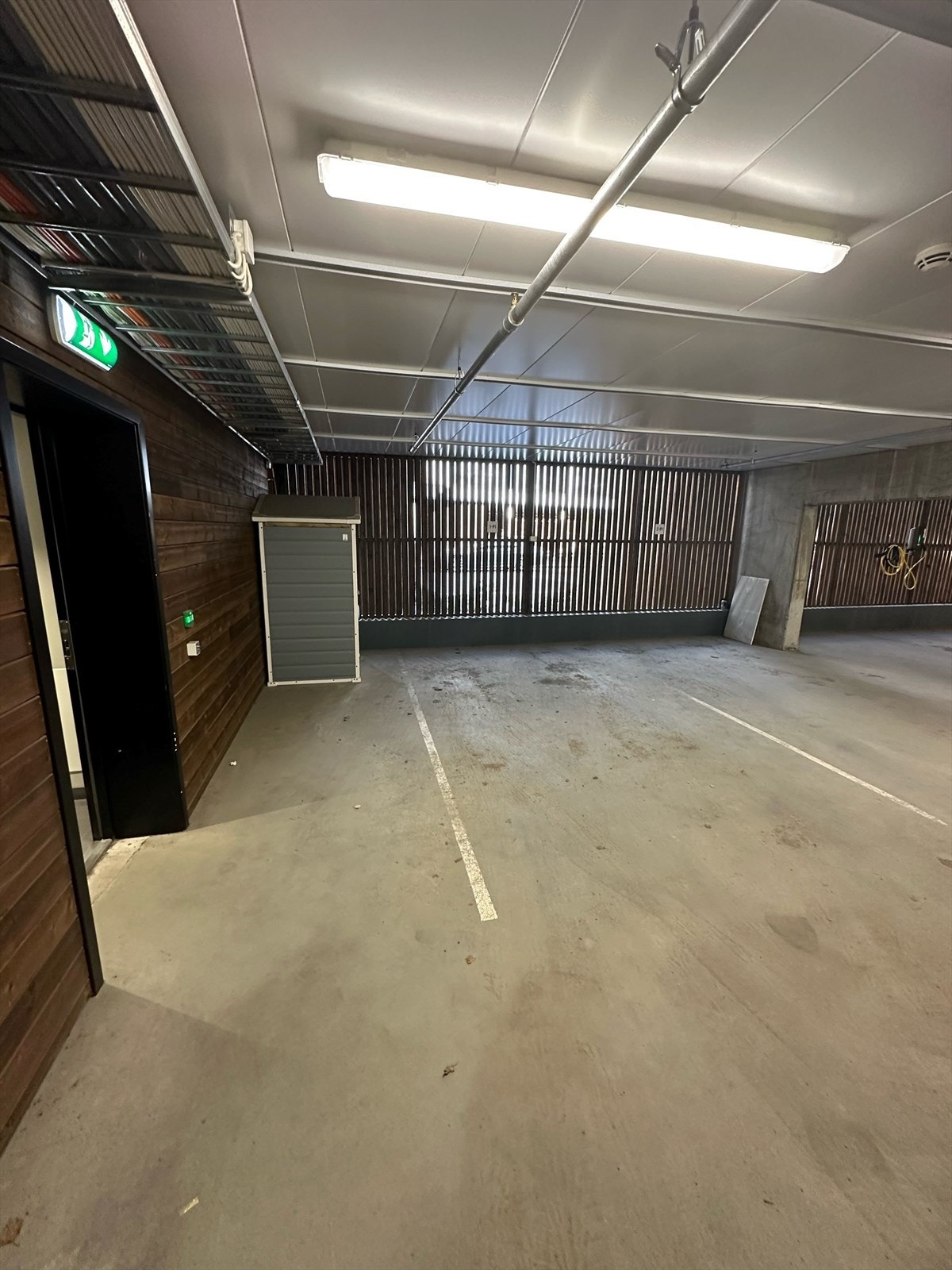 Privat bilde av parkeringsplassen. Galleribilde