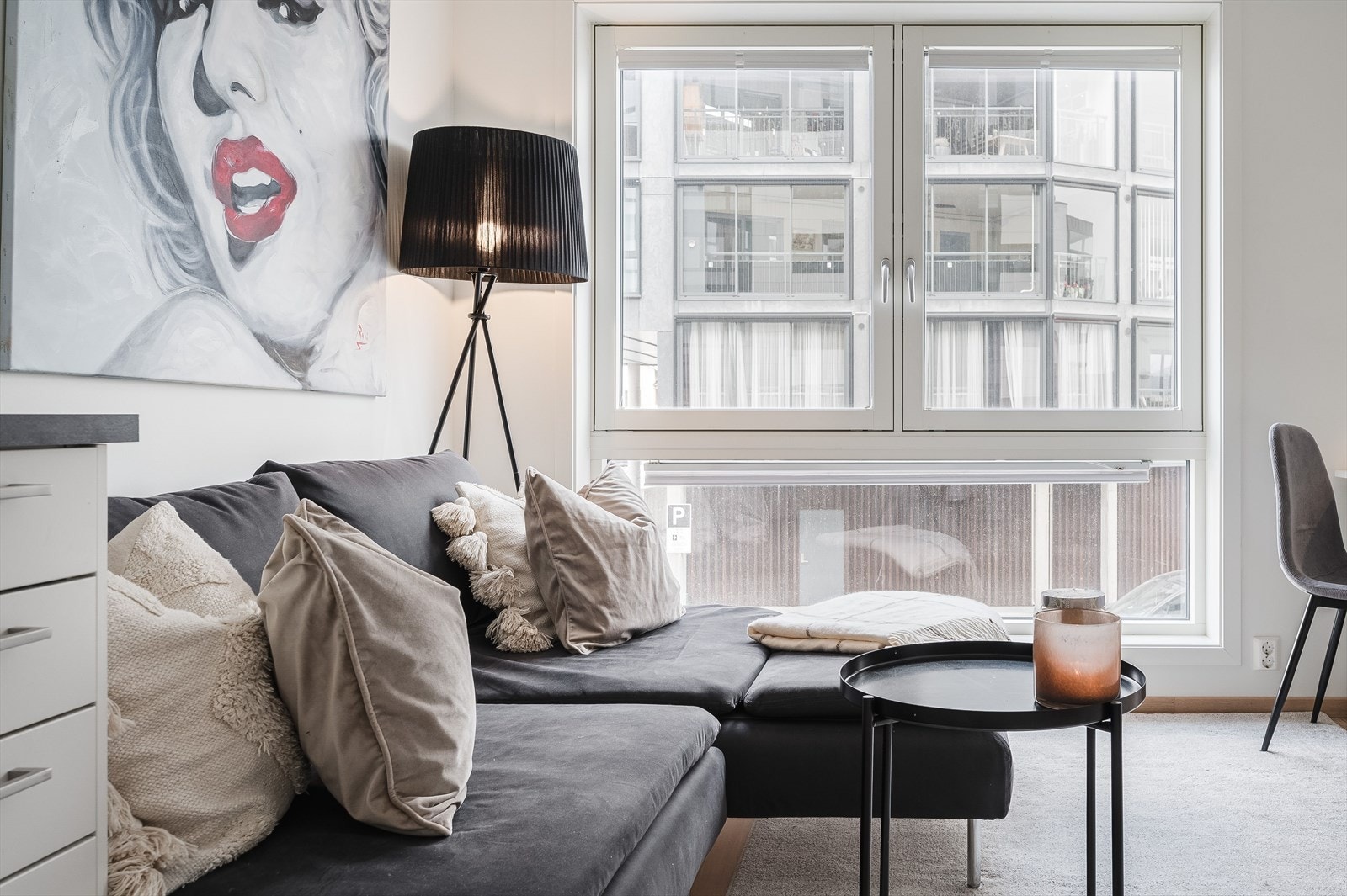 Her er det plass til en hyggelig sofakrok. Galleribilde