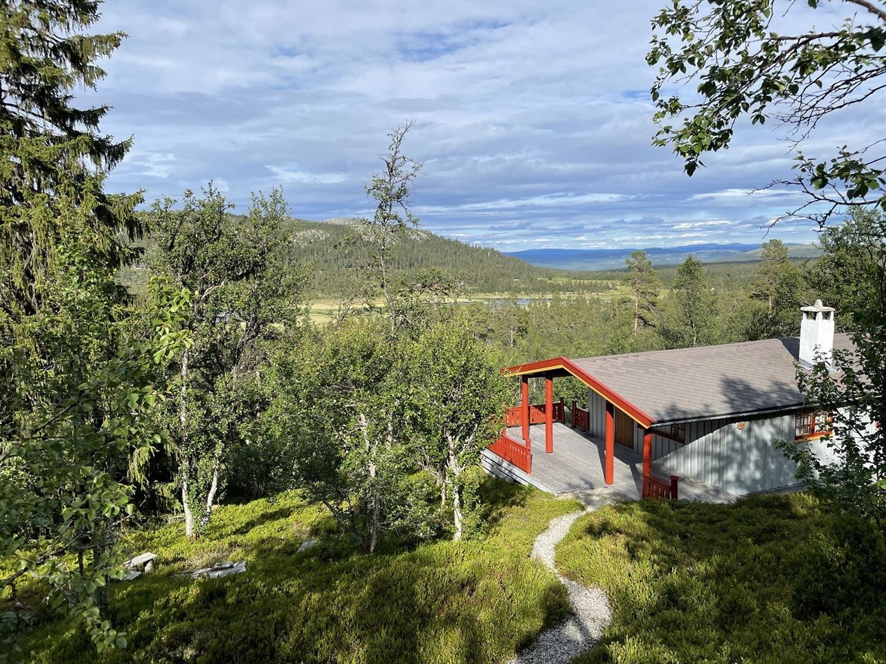 Utsikt til Løvåsvatnet (selgers eget bilde) Galleribilde