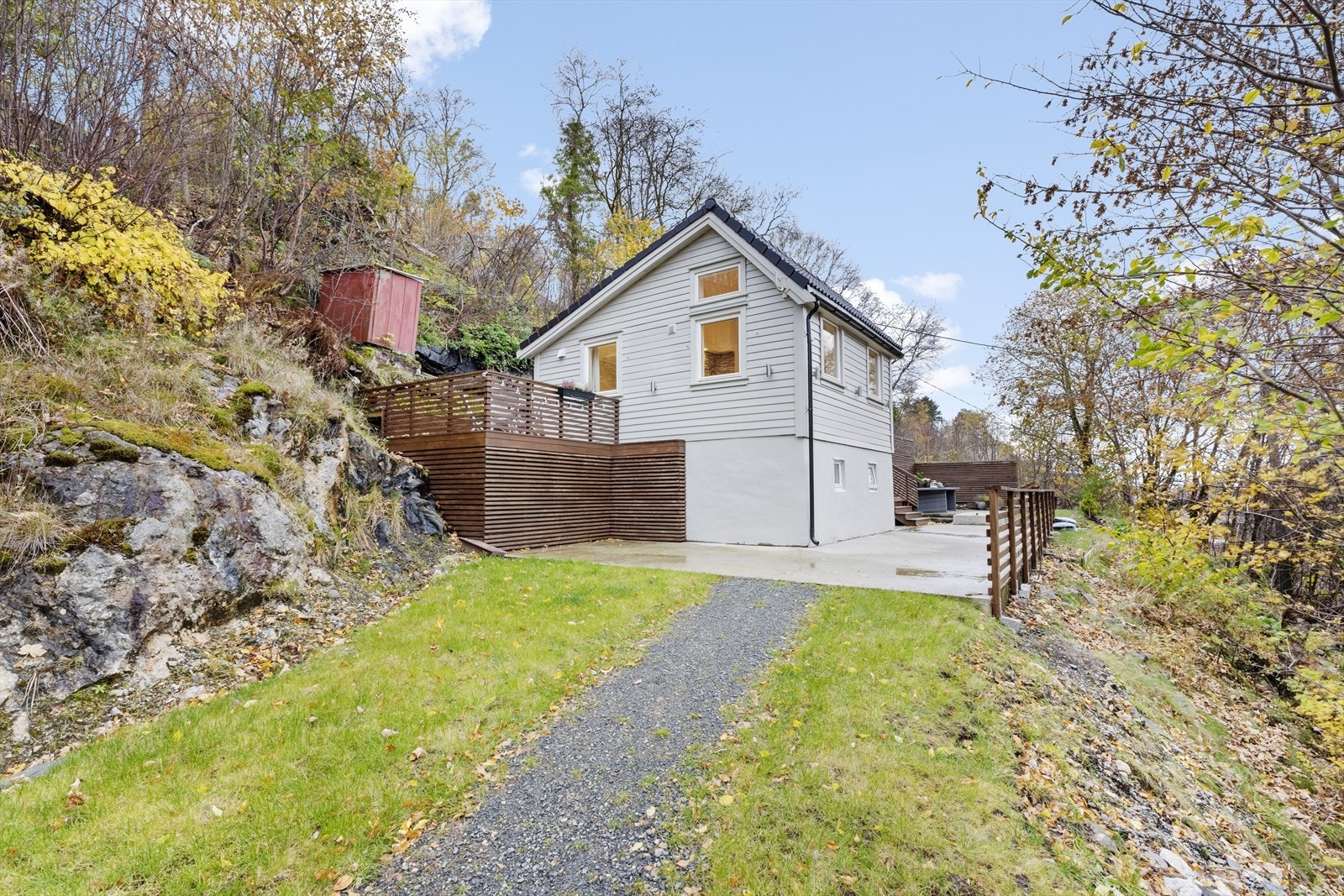 Det flotte uteområdet lar deg nyte solen hele dagen! Galleribilde