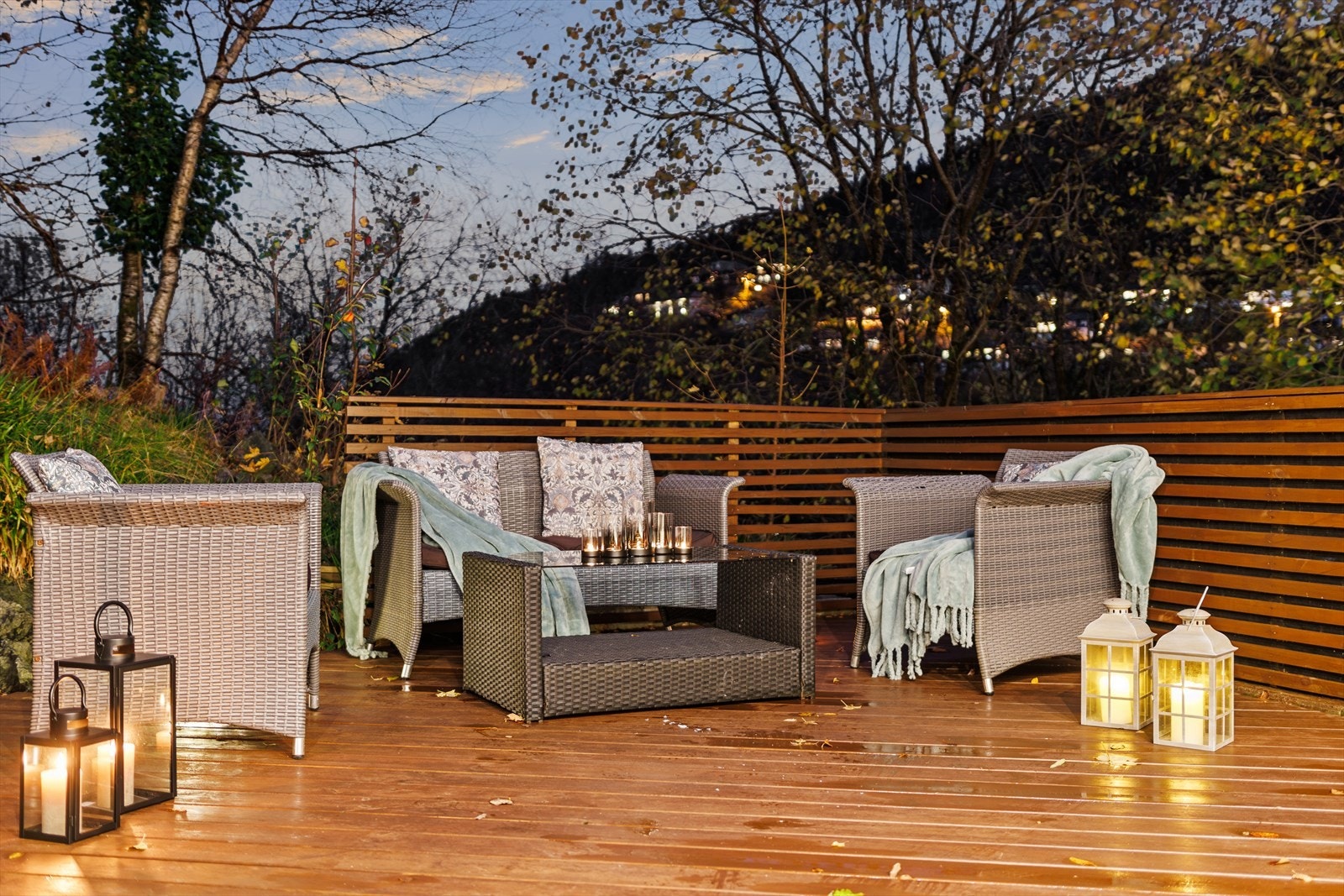 Her sitter du usjenert Galleribilde