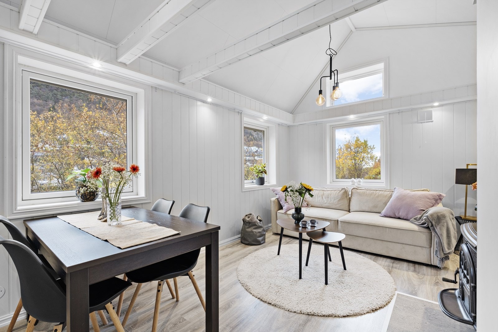 Her er det god plass til å møblere med både sofakrok og spisestue Galleribilde