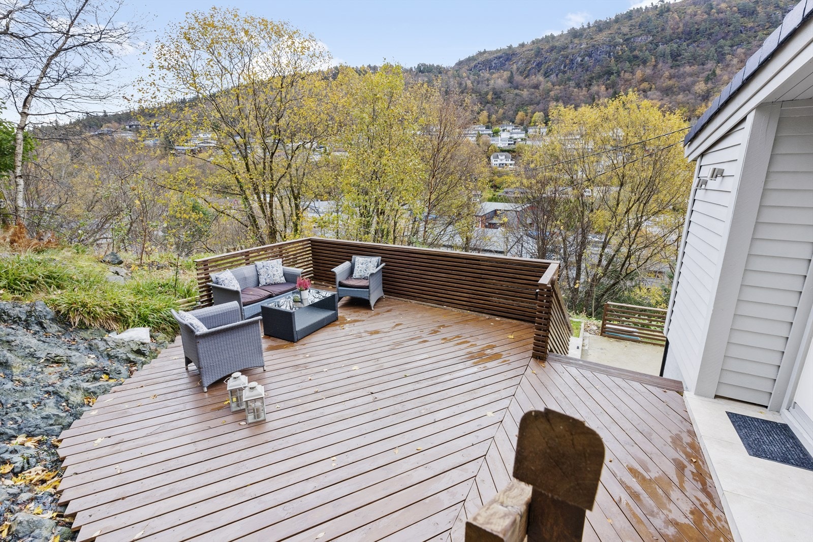 Stor terrasse målt til 19 m², oppført i 2024 Galleribilde