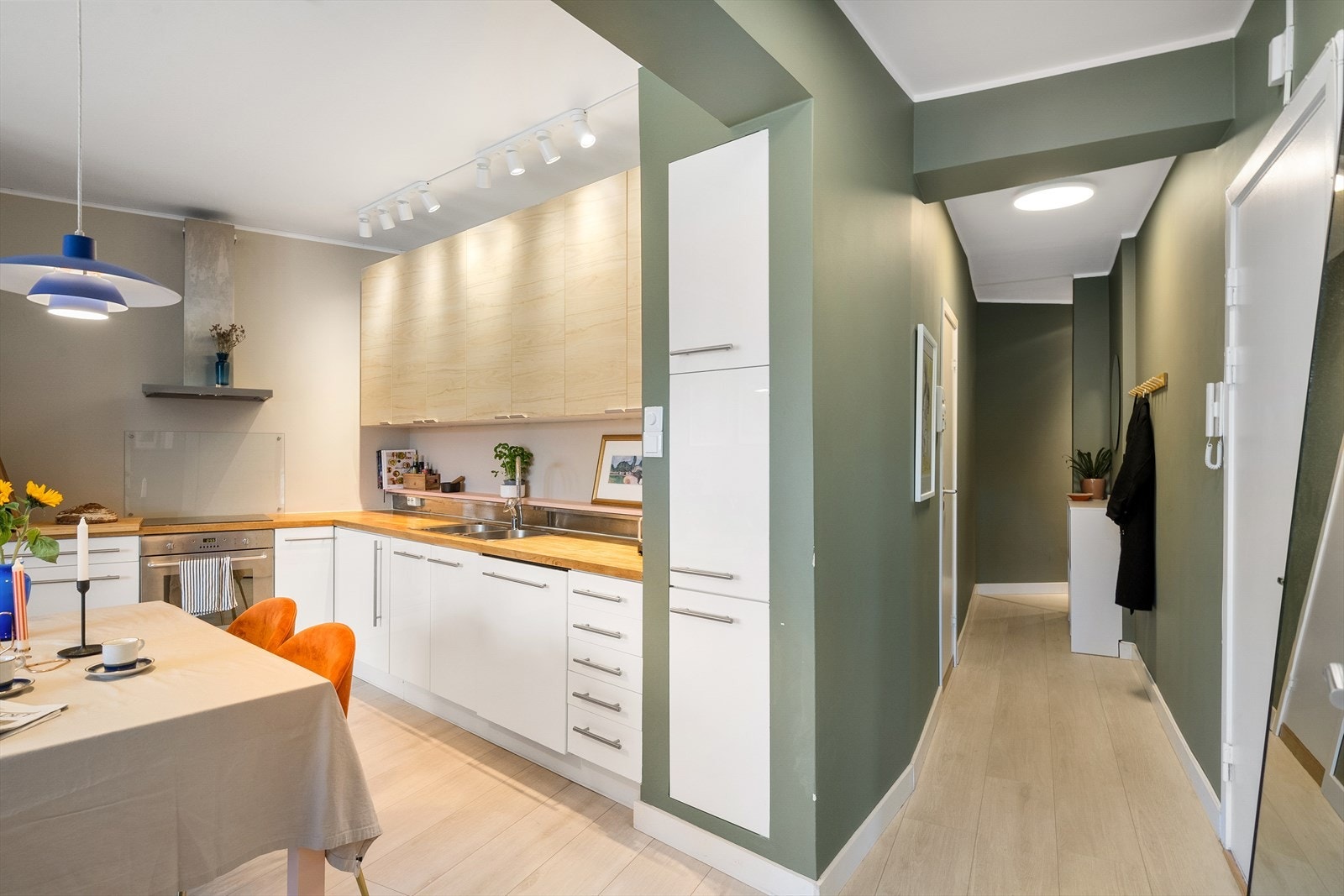 Fjernvarme sørger for en jevn og god varme - varmtvann og fyring inkludert i felleskostnader Galleribilde