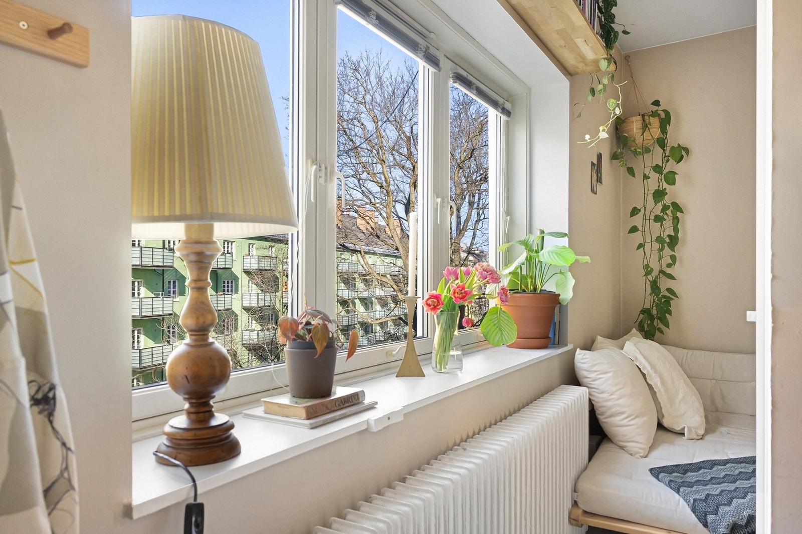 Fjernvarme: 1 til 4. etasje har sentralfyr. Det er radiator i stue/kjøkken. Galleribilde