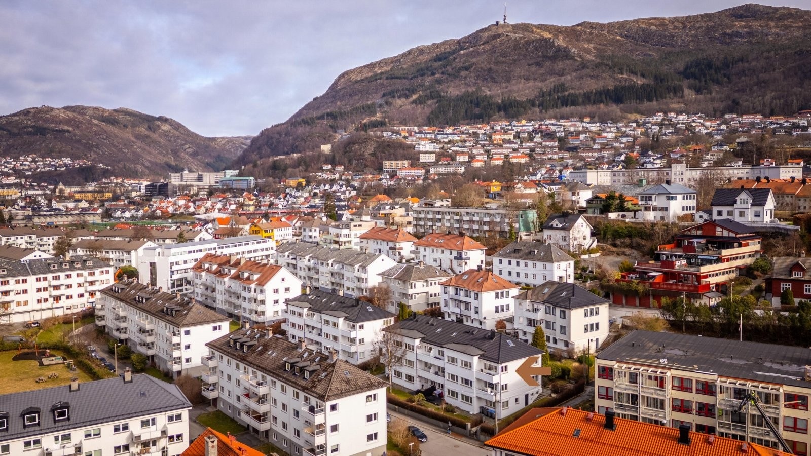 Man disponerer også 2 boder i kjeller på hhv 2,8 kvm og 2,3 kvm. På loft har man bod på 4,8 kvm. Galleribilde