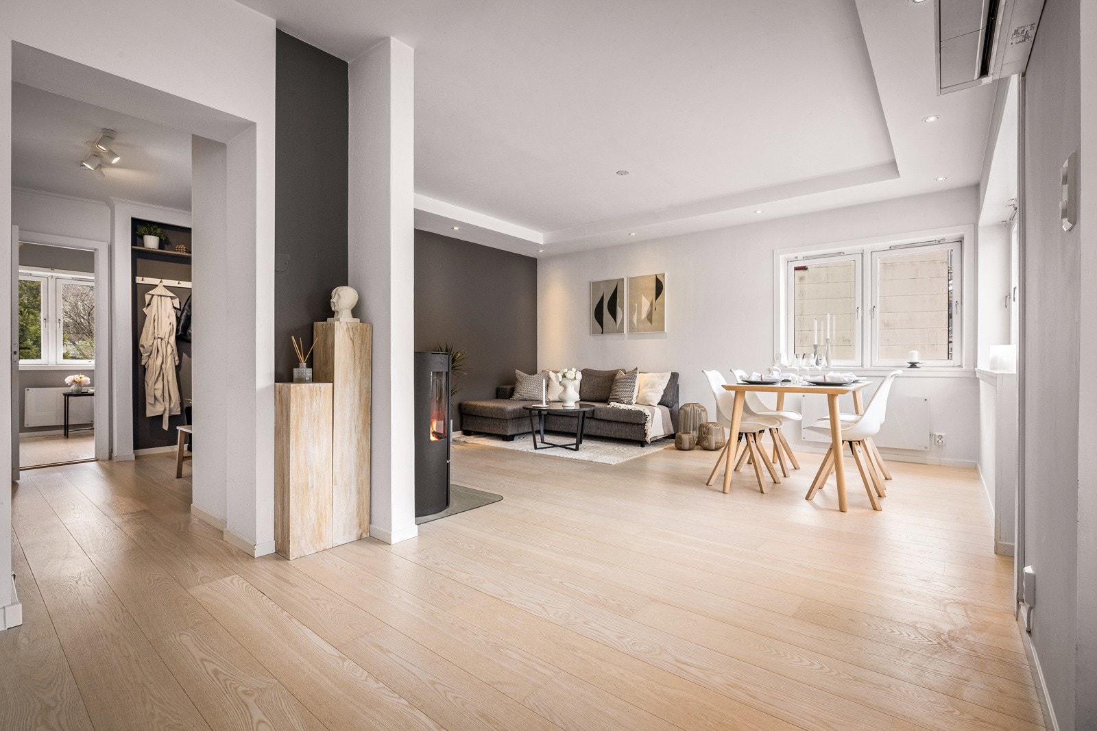 Den åpne stue/kjøkkenløsningen utgjør 32,8 kvm Galleribilde